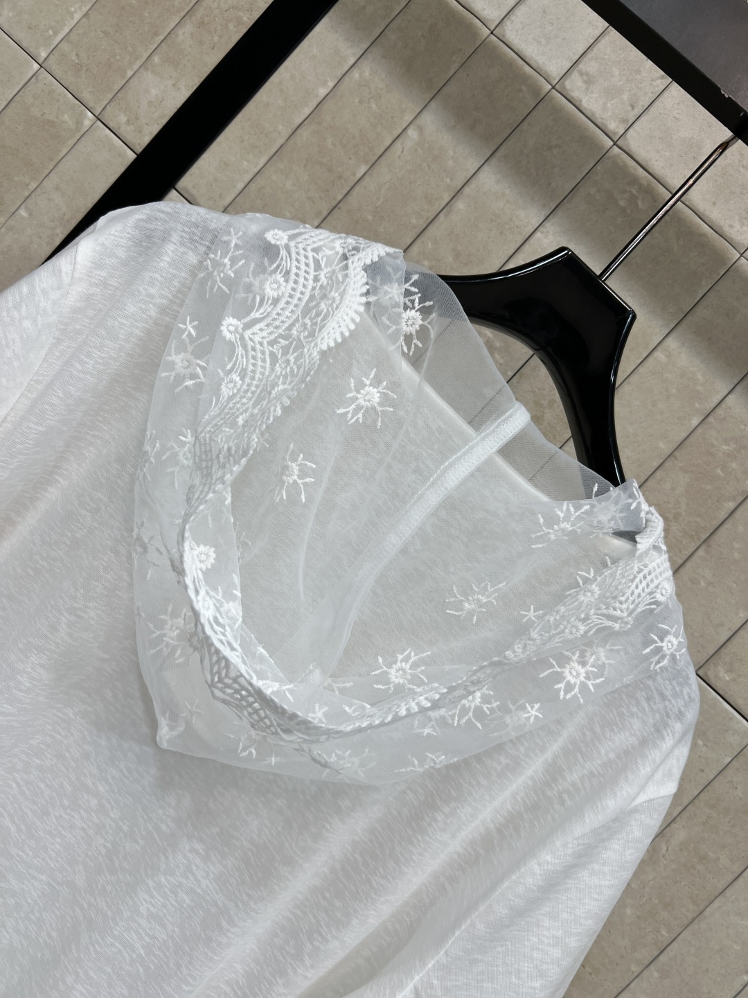 MIU家 26夏季新款 蕾丝连帽T恤  棉质面料 柔软透气 帽子是蕾丝拼接 精致感十足 半开襟的polo