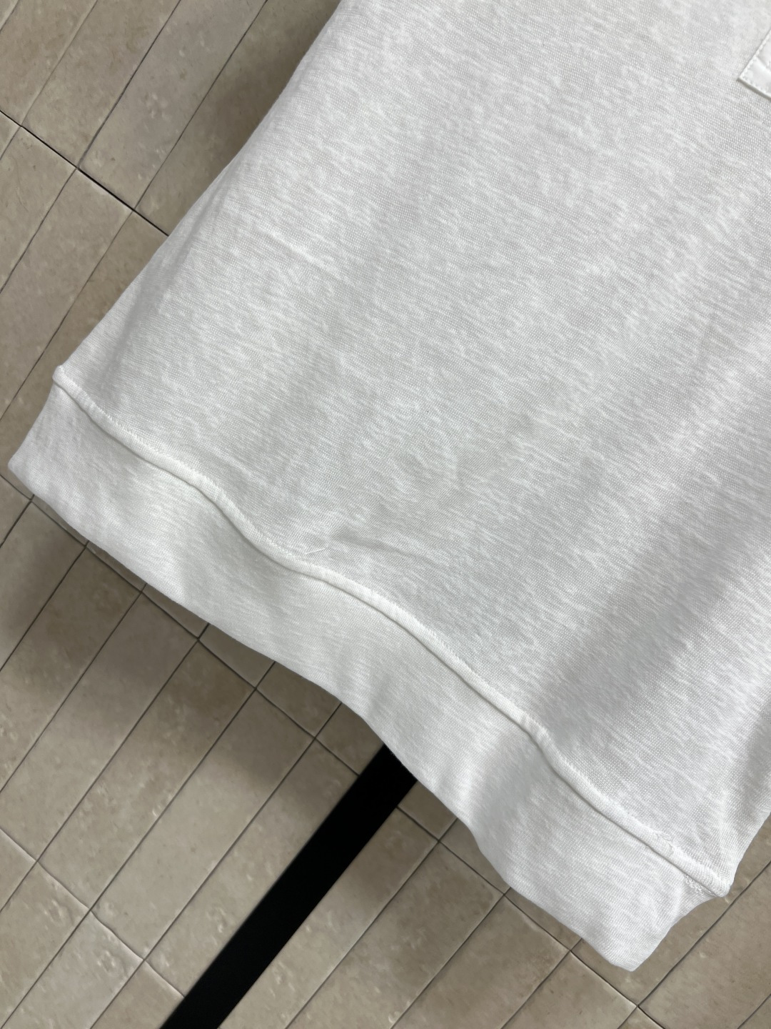 PD家 26夏季新款 连帽短袖上衣 采用轻薄透气棉质面料 夏天穿超舒服 简约设计+胸前三角Logo，辨识