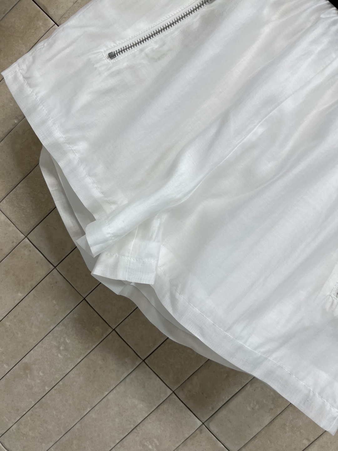 MIU家 26夏季新款 抽绳连帽套装 短款连帽外套+松紧腰短裤  抽绳大口袋设计 短裤腰头字母印花 侧边