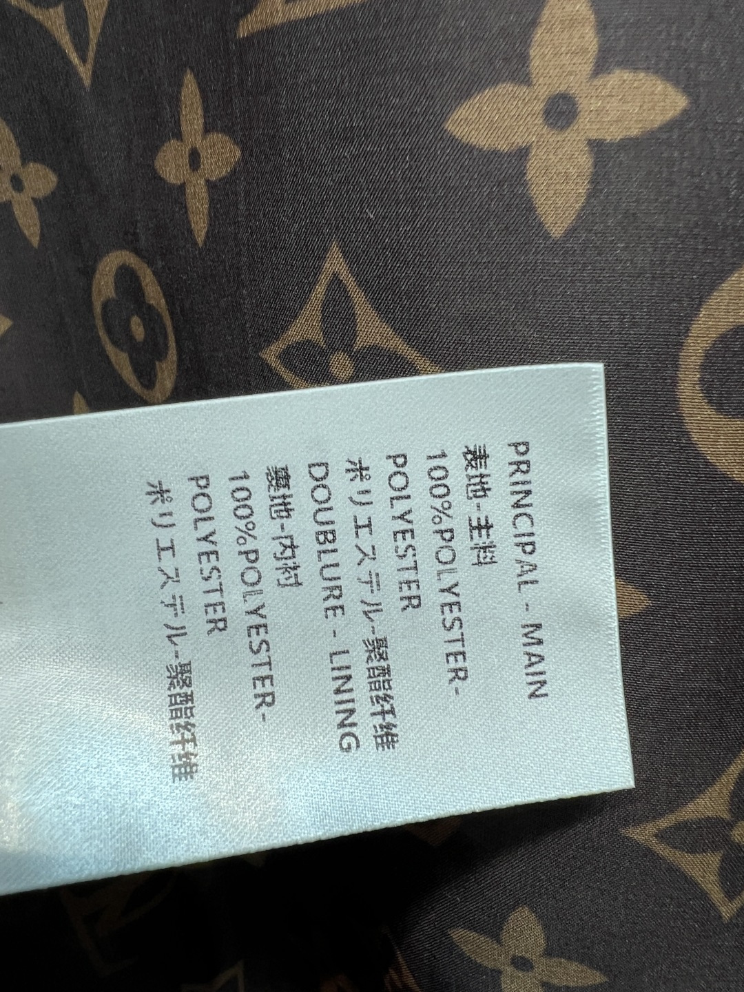 L家 26夏季新款 老花衬衫套装 翻领衬衫+高腰短裤 面料轻盈透气 垂坠又防晒 短裤侧边撞色织带点缀松紧