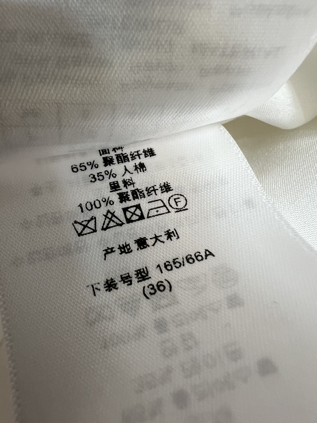 D家 26夏季新款 高腰A字半身裙面料挺括耐磨 垂感好​​ 高腰设计修饰腰线 A字裙摆显瘦又遮胯 适合多
