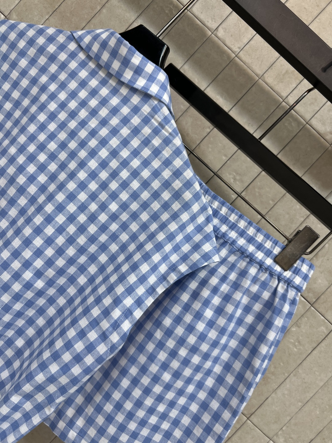 PD家 26夏季新款 格纹无袖套装 无袖翻领上衣+松紧腰短裤 面料透气轻薄 轻松穿出三七分比例 上衣的工
