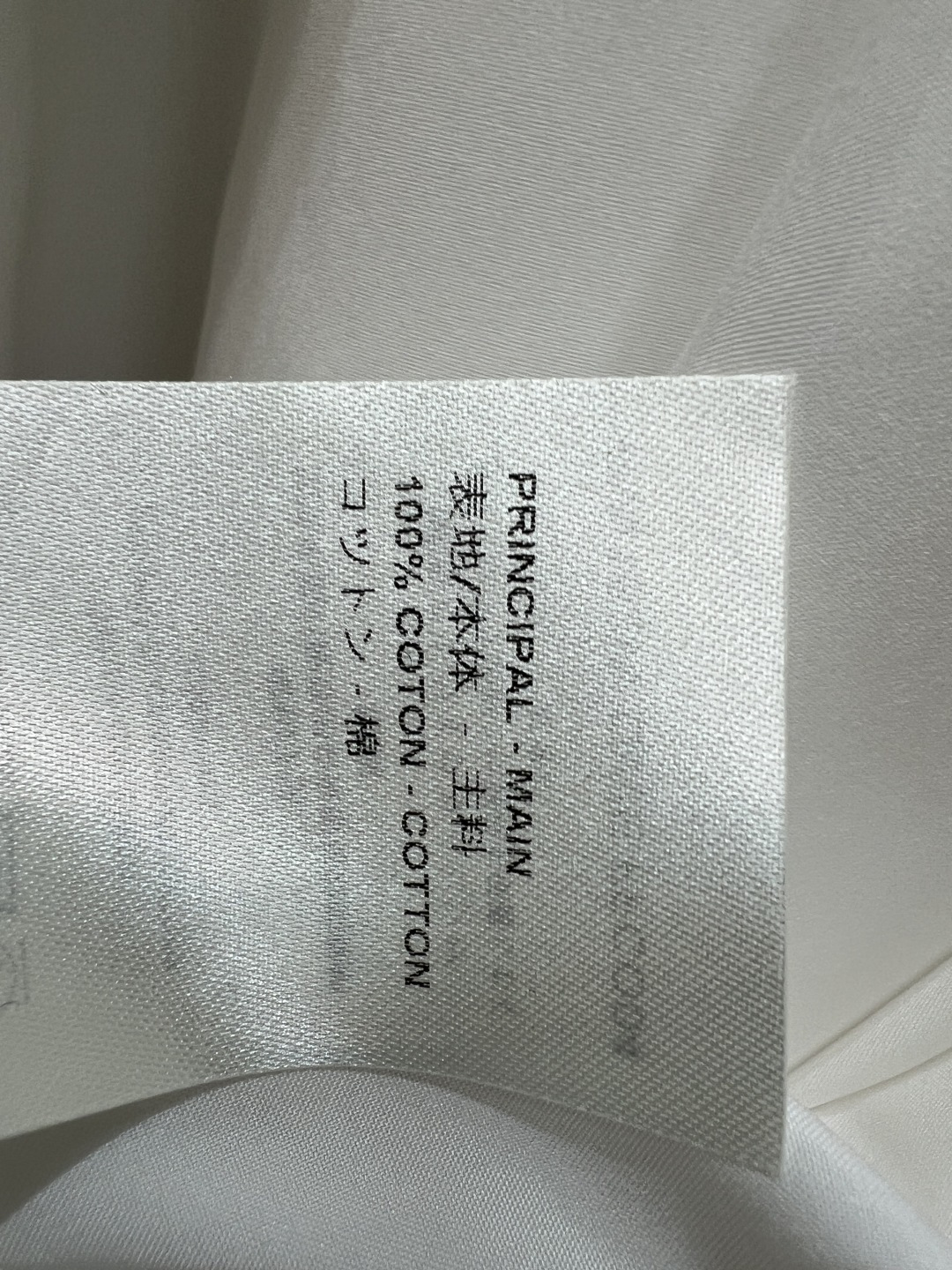 L家 26夏季新款 白色衬衫连衣裙 采用高品质纯棉面料 翻领+单排扣的经典衬衫裙廓形 搭配扣腰带精准收腰