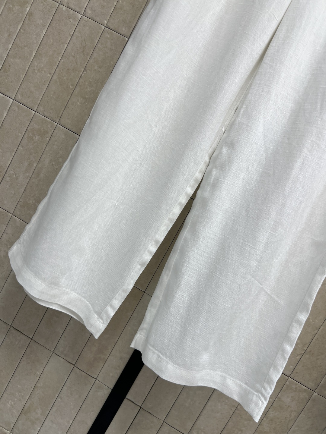 C家 26夏季新款 亚麻阔腿裤 天然亚麻面料自带透气肌理 高腰线+利落直筒阔腿剪裁 锤坠感十足 不挑腿型