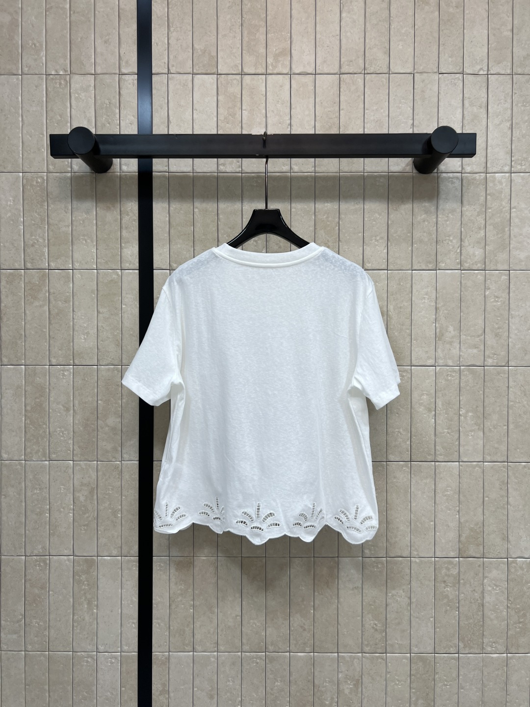 MIU家 26夏季新款 白色花边短袖 采用纯棉面料 经典圆领+宽松微廓版型 不挑身材 自带慵懒松弛感 胸