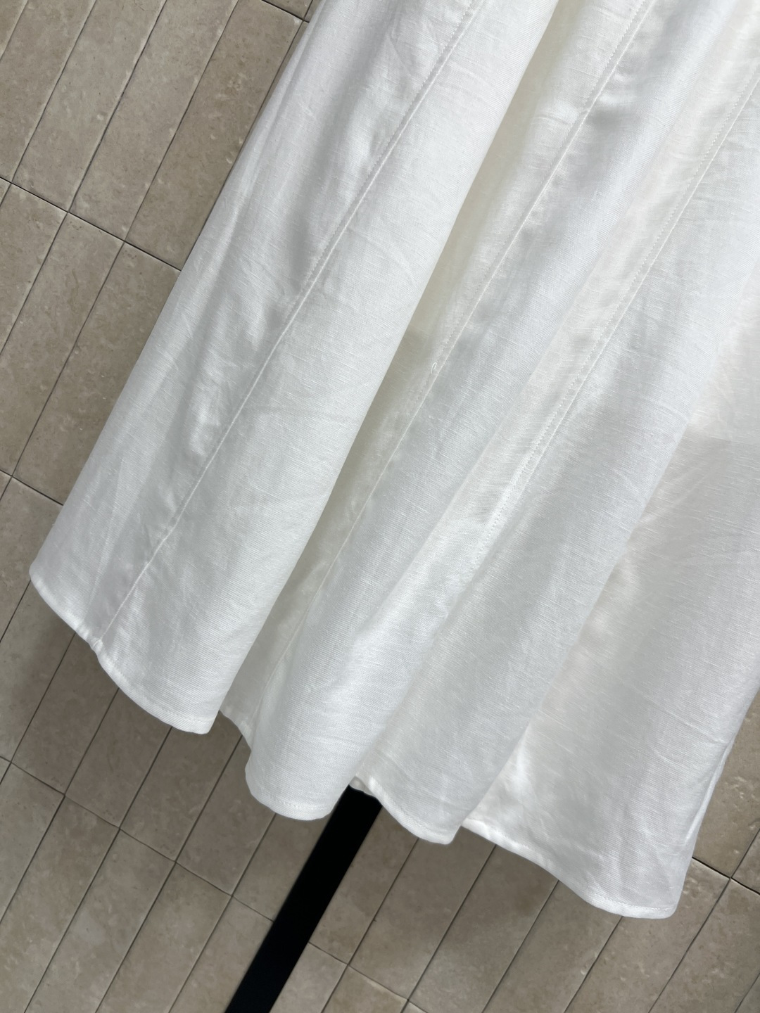 MIU家 26夏季新款 拼接腰头半裙 采用天丝棉质混纺面料 手工编织腰头也太有质感了 细节处尽显精致 裙