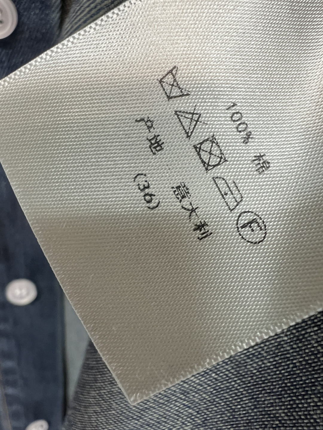 D家 26夏季新款 立领牛仔衬衫 采用水洗棉牛仔面料 经典深蓝复古耐看 木耳花边立领+系带设计 超有细节