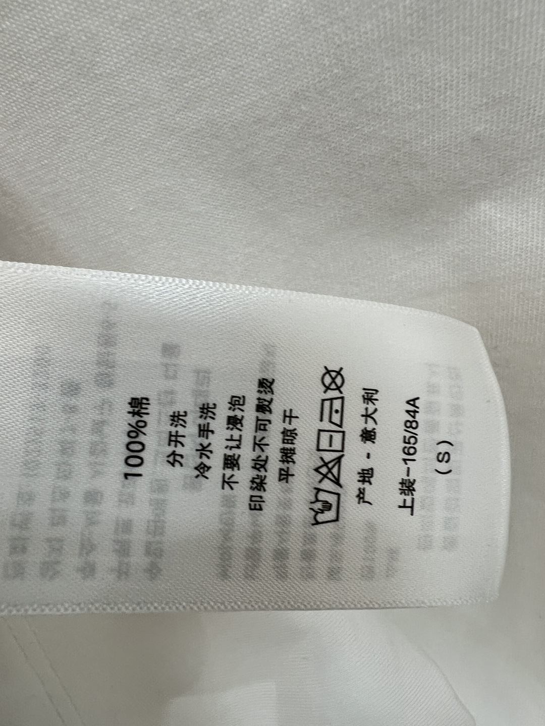 D家 26夏季新款 花卉刺绣T恤 采用高品质纯棉面料 垂顺透气 正肩圆领 胸口重工彩色花卉刺绣+logo