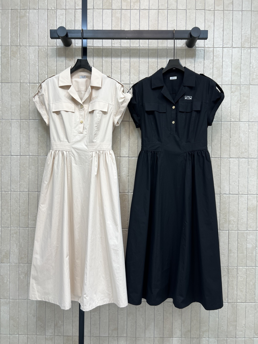 NO:875241,LW Home 26 new summer style lapel and waist dress, fabric is drapey and breathable, lapel, half-button placket, high waist pleated tailoring to accurately pinch the waistline, natural drape and long skirt, hiding the crotch to make you look slim, not picky about your figure, suitable for daily outings, photos, casual wear, paired with sandals or white shoes, easy to get Korean simple style, two colors and three sizes, Size/S-M-L,,sandals,skirts,19860909LW家 26夏季新款 翻领收腰连衣裙 面料垂顺透气 翻领 半开扣门襟 高腰收褶剪裁精准掐出腰线 自然垂坠大摆长裙 藏胯显瘦 不挑身材 日常出街 拍照 休闲都很适合 搭配凉鞋或小白鞋 轻松get韩系简约风 两色三码Size/S-M-L,,sandals,skirts,,Women's clothing