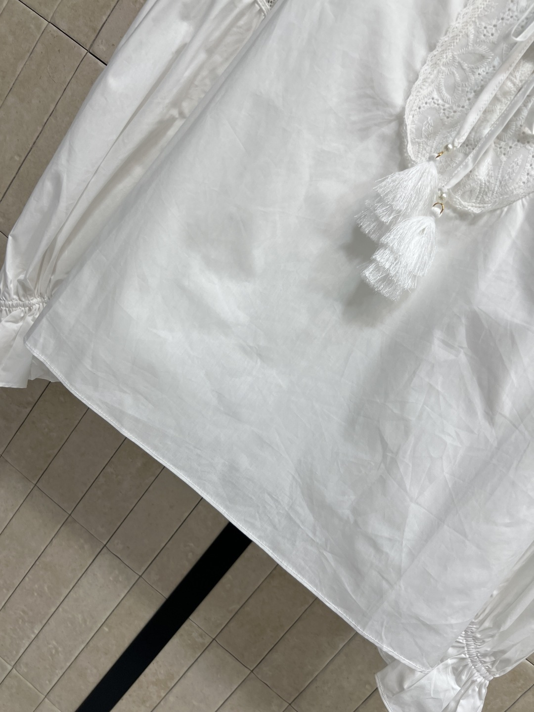 26夏季新款 镂空刺绣套装​​ 长袖上衣+松紧腰短裤 棉质面料 轻盈透气 上衣泡泡长袖+流苏系带 法式浪