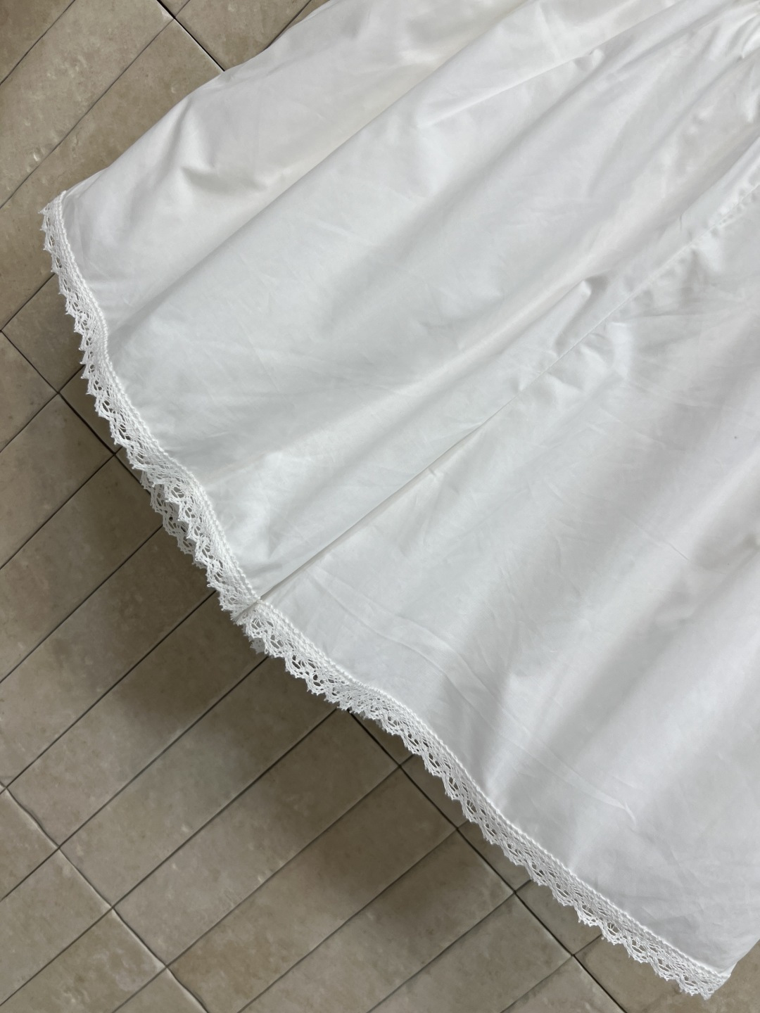 26夏季新款 镂空刺绣套装​​ 长袖上衣+松紧腰短裤 棉质面料 轻盈透气 上衣泡泡长袖+流苏系带 法式浪