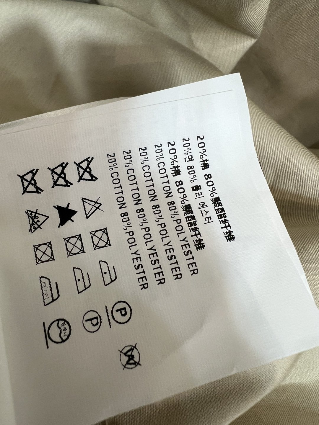 MIU家 26夏季新款 抽绳收腰背心裙 大圆领无袖剪裁 胸口撞色立体皮标点缀 前中半开拉链穿脱便捷 收腰