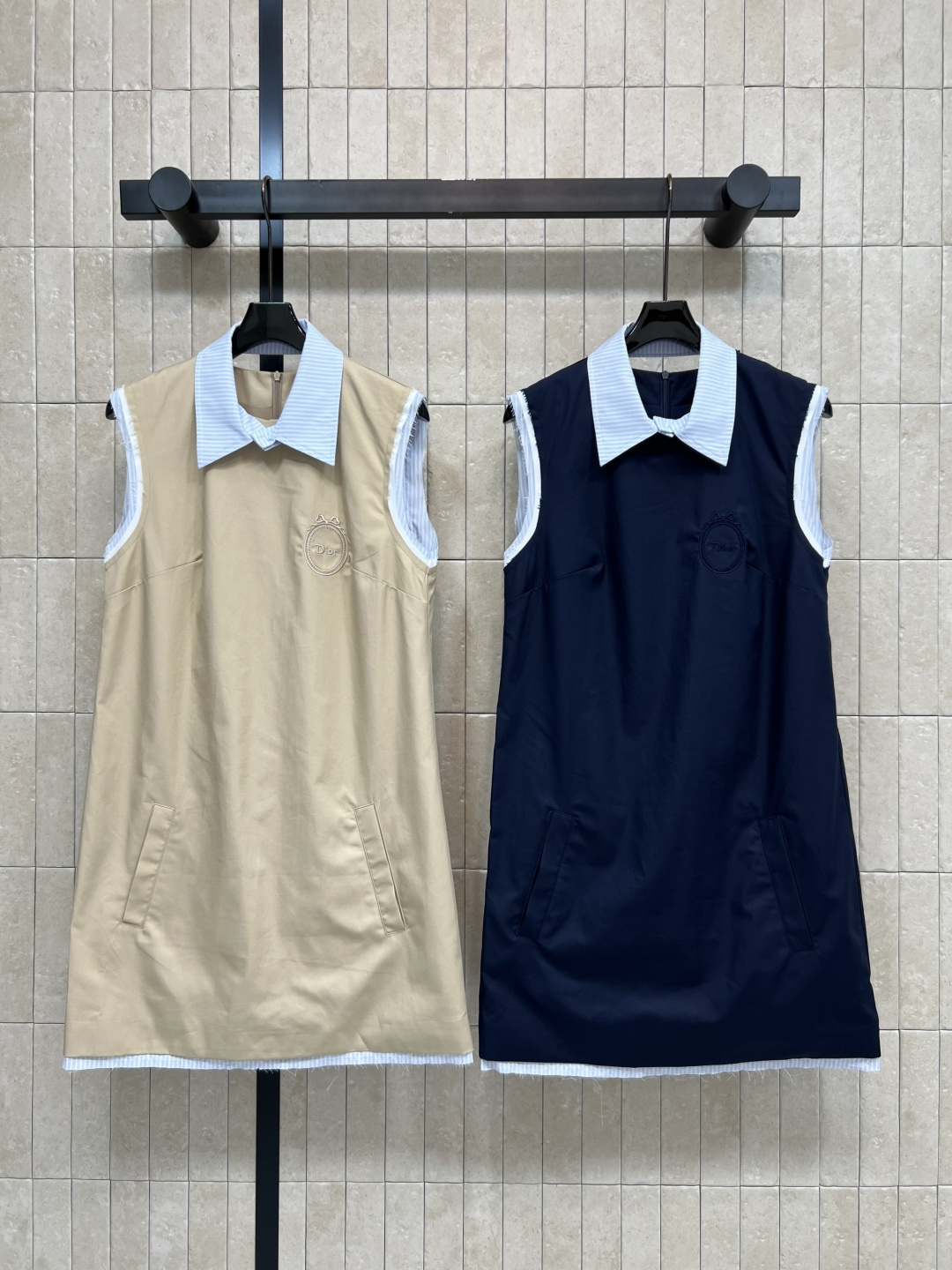 NO:875284,D Home 26 new summer style lapel sleeveless dress, cotton fabric, spliced ​​blue and white striped lapel, fake two-piece design is super layered, embroidered logo on the chest, full of college style, loose straight version + pockets on both sides, practical and fashionable, very suitable for summer, looks great when worn alone or layered with shirts, easy to create an age-reducing college style look, two colors and three sizes, Size/S-M-L,, dior, skirts, shirts,19860909D家 26夏季新款 翻领无袖连衣裙 棉质面料 拼接蓝白条纹翻领,假两件设计超有层次感 胸前刺绣徽标 学院风满满 宽松直筒版型+两侧口袋 实用又时髦 夏天穿超适合 单穿或叠搭衬衫都很出彩 轻松打造减龄学院风look 两色三码Size/S-M-L,,dior,skirts,shirts,,Women's clothing