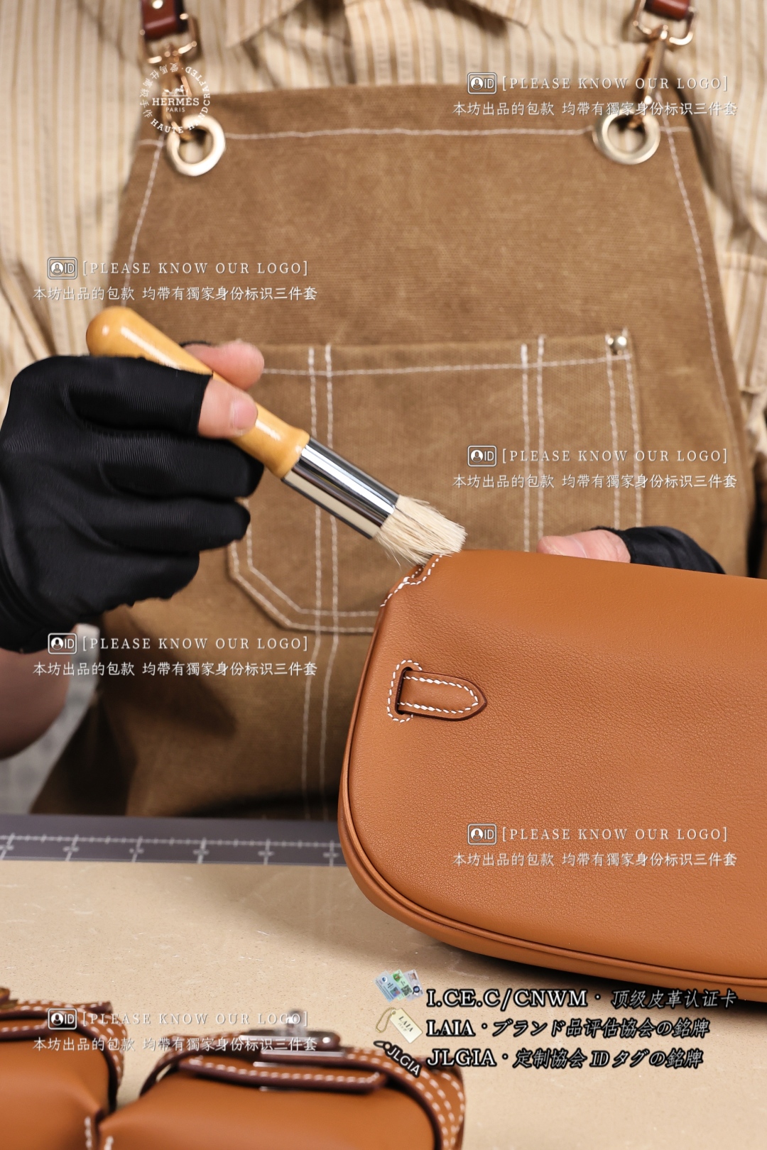 
©𝗞𝗲𝗹𝗹𝘆 𝗠𝗼𝗼𝘃𝗲 饺子包QC出货
执行出货前步骤 马毛刷45°顺纹清扫
——————
Perform the pre-shipment steps, horsehair brush 45° straight line cleaning