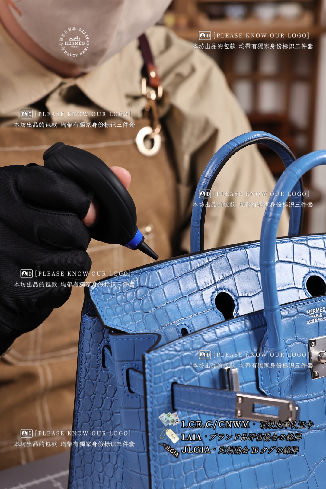 𝘽𝙄𝙍𝙆𝙄𝙉 𝟮𝟱 𝙋𝙊𝙍𝙊𝙎𝙐𝙎🐊湾鳄
在强光下 观察鳞片交界处积尘/膏体残留为首要淘汰项 鳄鱼皮清洁需专用工具 避免金属氧化污染皮面!
「发货附带独家标识三件套」
LAIAブランド品評估銘牌
JLGIA定制協会IDタグLabel銘牌
I.CE.C进口皮革🆔电子版/实物版
CAWC/CNWM🐊管理卡
——————
Under strong light, observing the accumulation of dust/paste residue at the junction of the scales is the first elimination item. Crocodile skin cleaning requires special tools to avoid metal oxidation pollution of the skin!