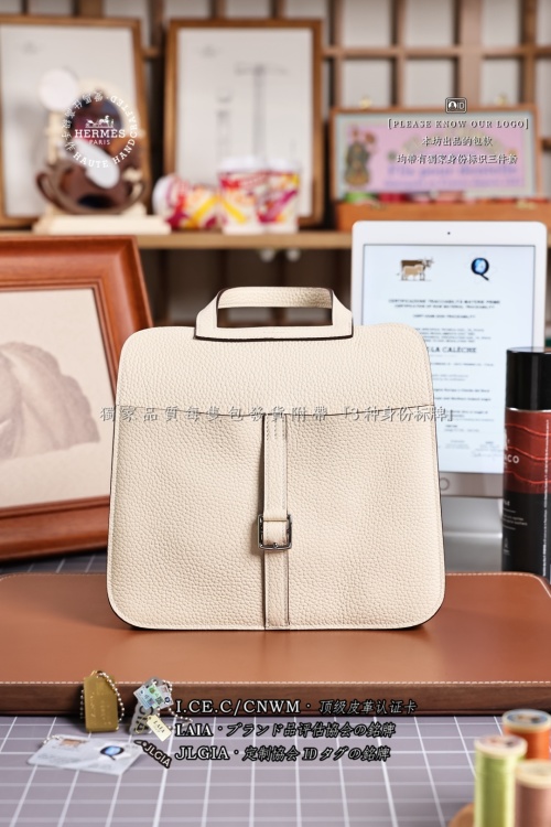 Elegant Creamy White Mini Handbag with Adjustable Strap 1 Elegant Creamy White Mini Handbag with Adjustable Strap