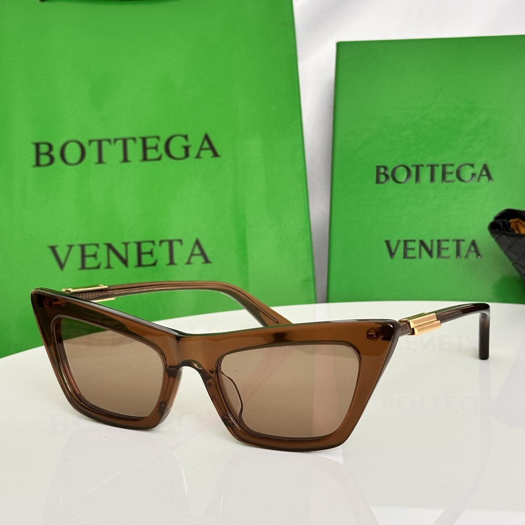 ‼️Bottega Venet*太阳镜，尽显永恒优雅。醋酸纤维方形猫眼镜框，搭配多种颜色镜片，相得益彰，