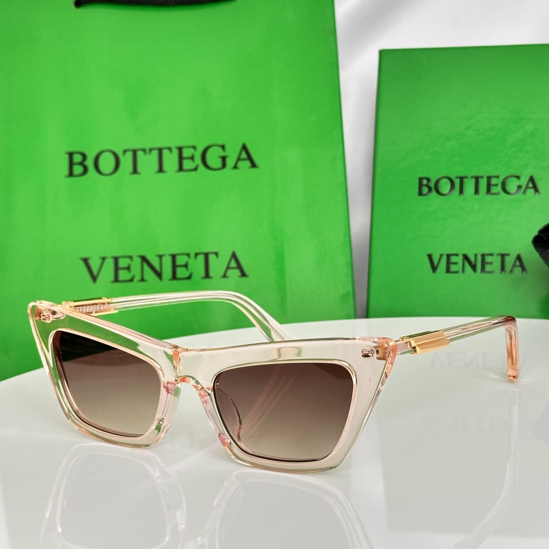 ‼️Bottega Venet*太阳镜，尽显永恒优雅。醋酸纤维方形猫眼镜框，搭配多种颜色镜片，相得益彰，