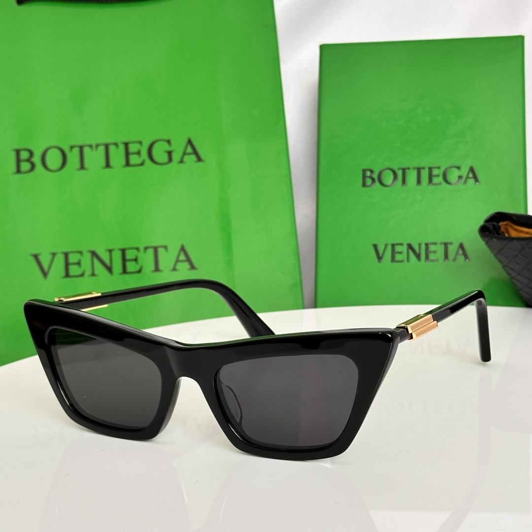 ‼️Bottega Venet*太阳镜，尽显永恒优雅。醋酸纤维方形猫眼镜框，搭配多种颜色镜片，相得益彰，