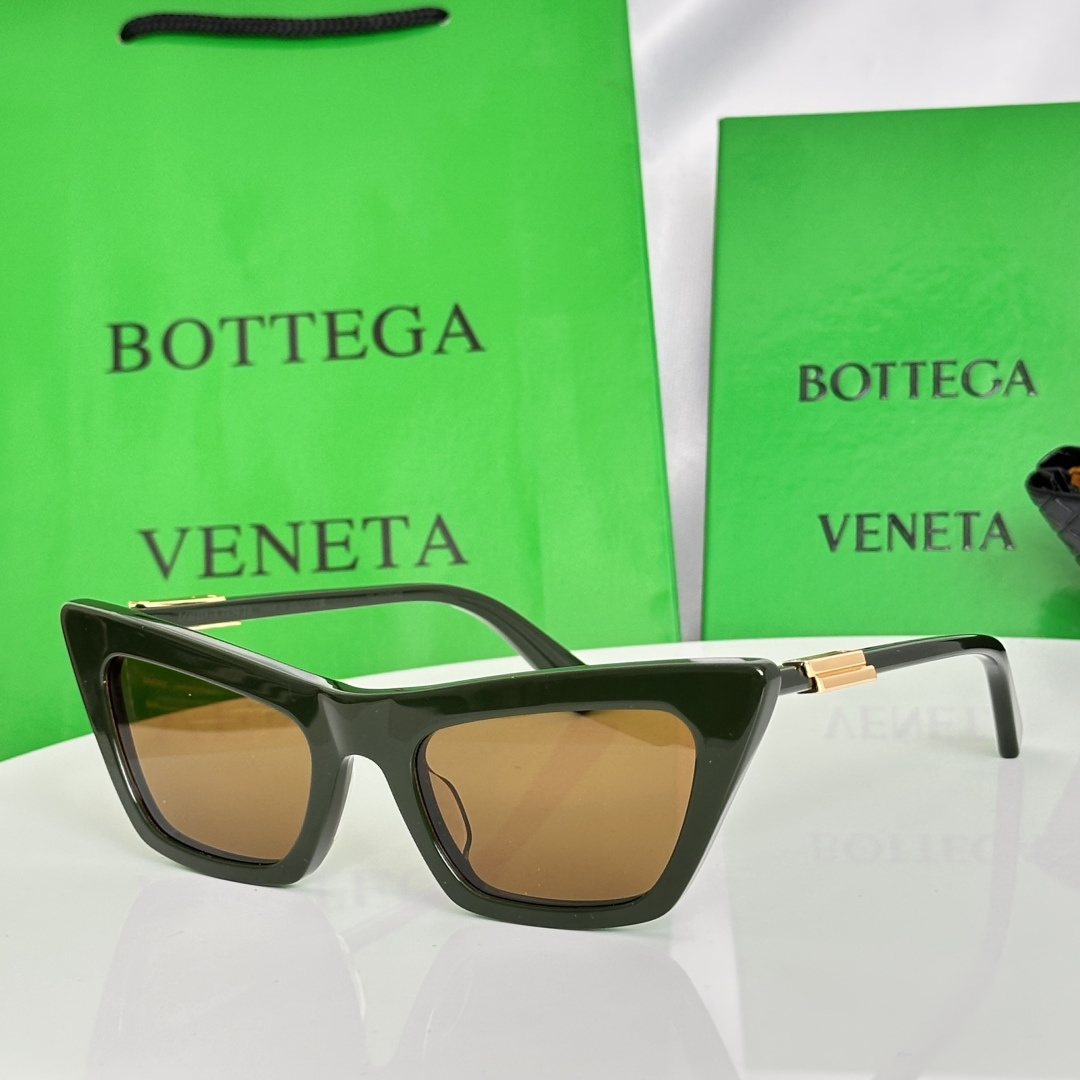 ‼️Bottega Venet*太阳镜，尽显永恒优雅。醋酸纤维方形猫眼镜框，搭配多种颜色镜片，相得益彰，