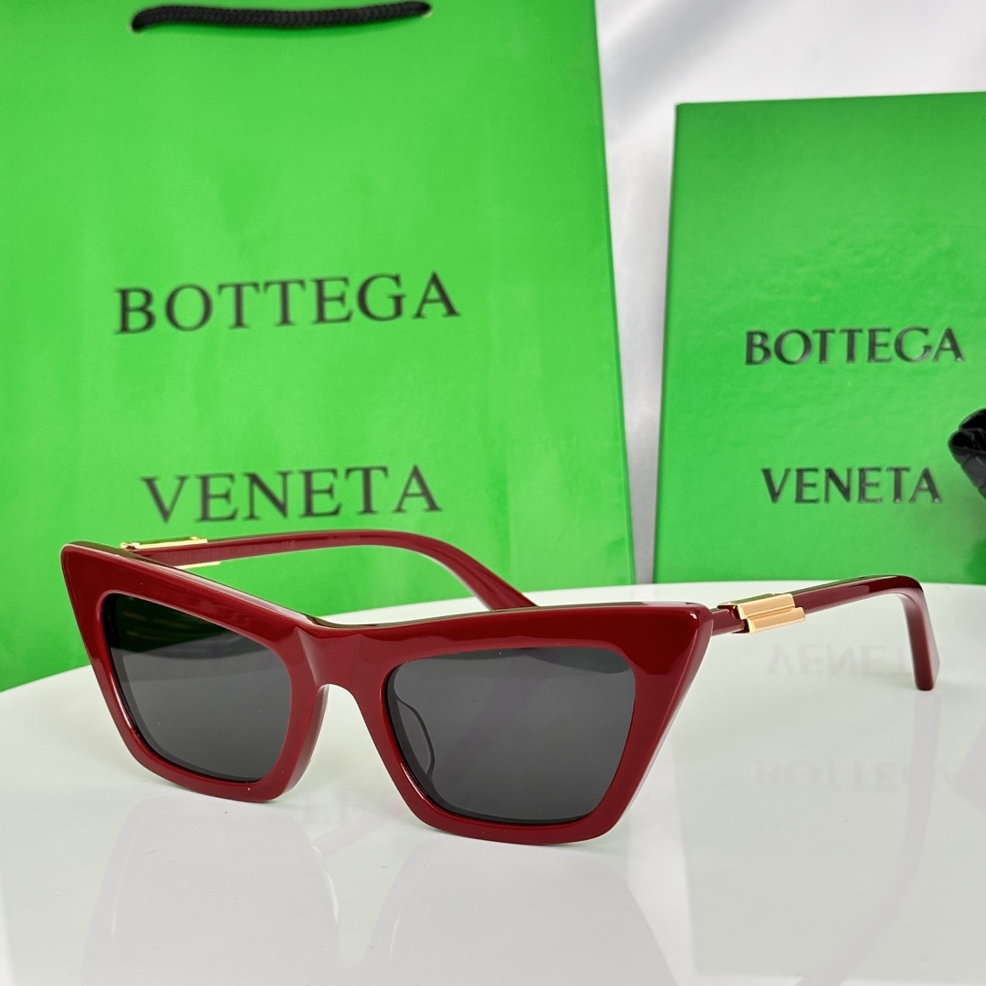 ‼️Bottega Venet*太阳镜，尽显永恒优雅。醋酸纤维方形猫眼镜框，搭配多种颜色镜片，相得益彰，