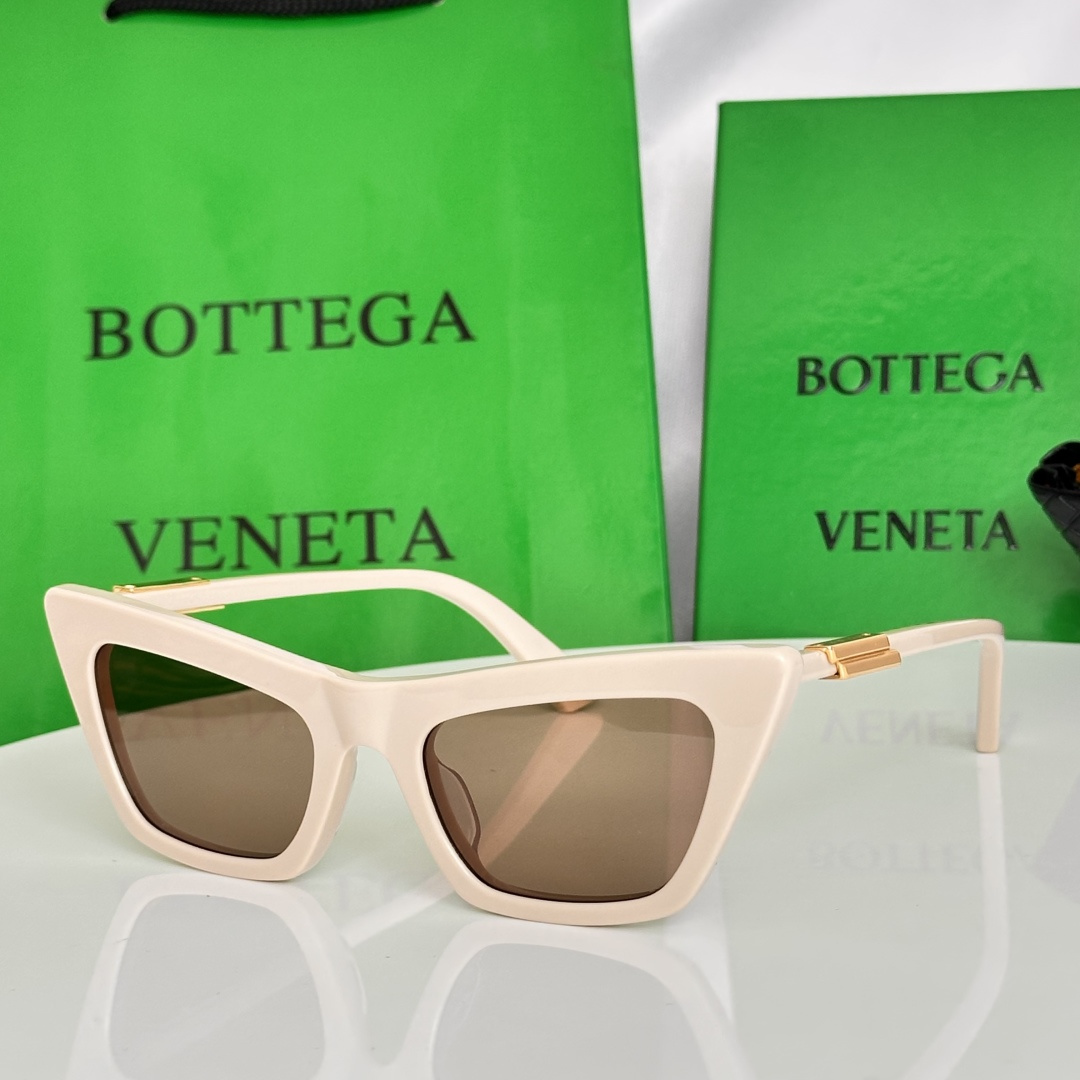 ‼️Bottega Venet*太阳镜，尽显永恒优雅。醋酸纤维方形猫眼镜框，搭配多种颜色镜片，相得益彰，