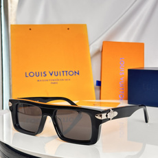 ‼️💯LOUIS VITTO*LV Aura Square太陽眼鏡是路易威登彰顯精湛工藝及標誌性logo ‼️💯LOUIS VITTO*LV Aura Square太陽眼鏡是路易威登彰顯精湛工藝及標誌性logo