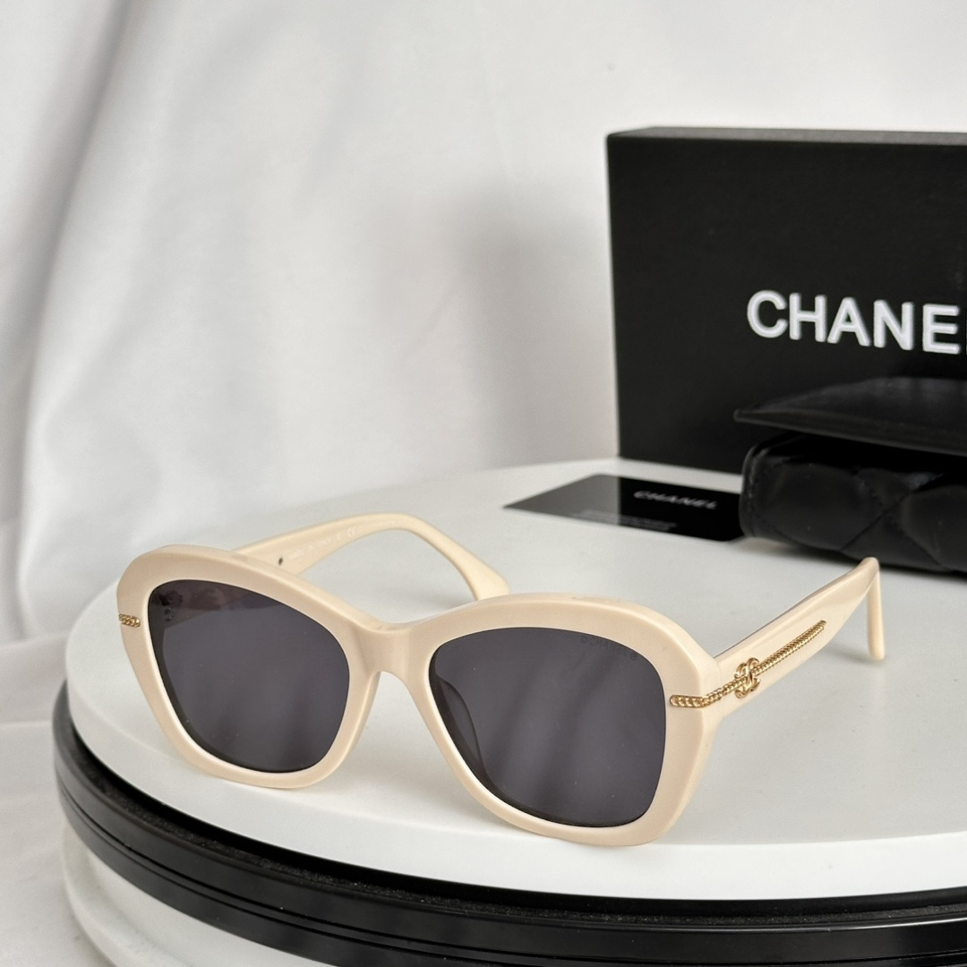 CHANEL Oversized Square Sunglasses