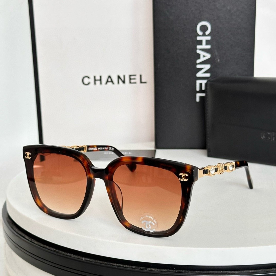 CHANEL Sunglasses