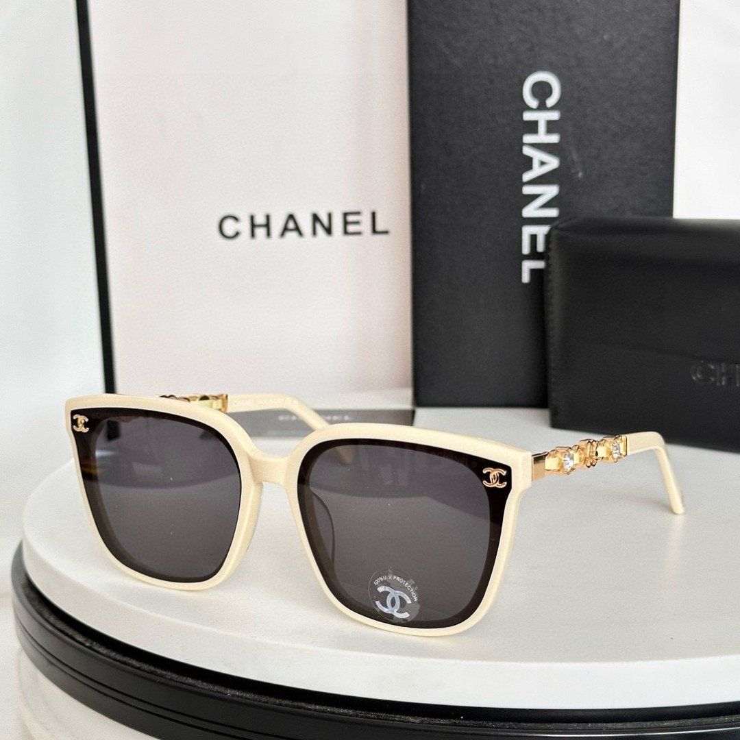 CHANEL Sunglasses