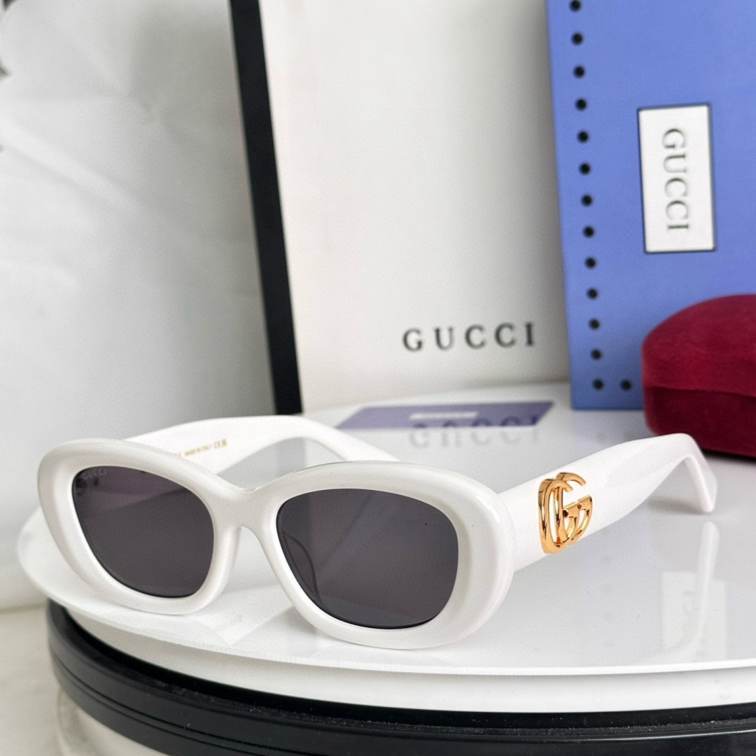 GUCCI Oval Sunglasses White Acetate Double G
