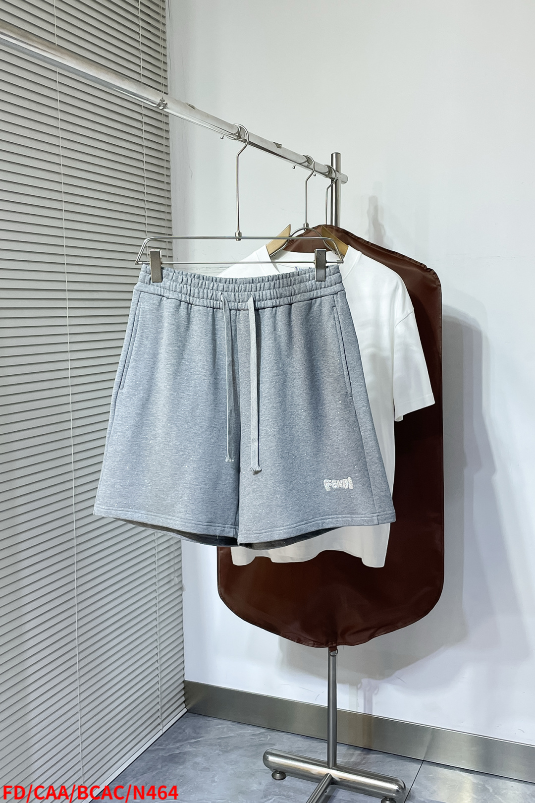 NO:429770,N464 FD Fendi 2025 summer new embroidered letters LOGO logo letter casual shorts high-quality custom fabric breathable fabric, extremely breathable elastic and comfortable, impeccable details, accessories are equipped with delicate and soft feel!  The upper body style is excellent!  Size S-XL complete three standards, fendi, shorts, alexander wang19860909N464 FD 芬迪 2025夏季新款刺绣字母LOGO徽标字母休闲短裤 高级定制面料透气面料 透气弹力舒适度极高,细节无可挑剔,辅料配备 手感细腻柔软！上身版型超赞！ 尺码S-XL 三标齐全,,fendi,shorts,alexander wang,Men's clothing