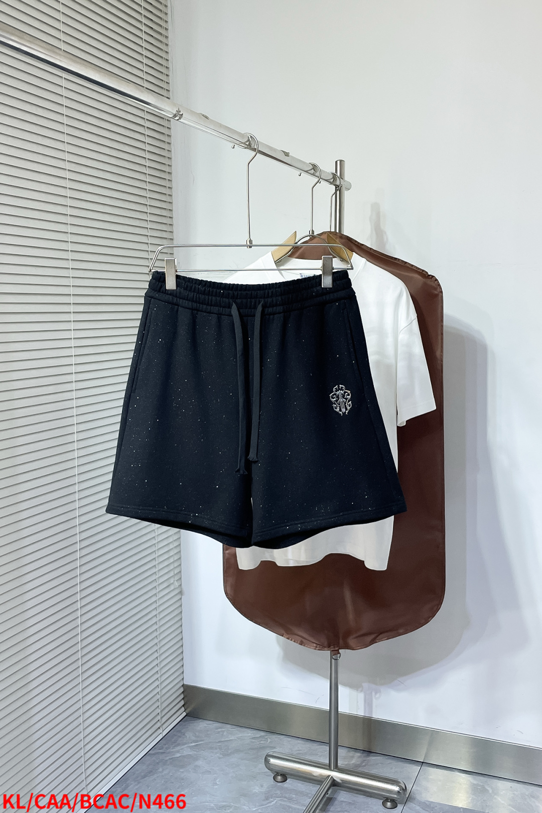 NO:429775,N466 KL Croxin 2025 summer new embroidered letters LOGO logo letter casual shorts high-quality custom fabric breathable fabric, extremely breathable elastic and comfortable, impeccable details, accessories are equipped with delicate and soft feel!  The upper body style is excellent!  Size S-XL complete three standards, chrome hearts, shorts, alexander wang19860909N466 KL克罗心 2025夏季新款刺绣字母LOGO徽标字母休闲短裤 高级定制面料透气面料 透气弹力舒适度极高,细节无可挑剔,辅料配备 手感细腻柔软！上身版型超赞！ 尺码S-XL 三标齐全,,chrome hearts,shorts,alexander wang,Men's clothing