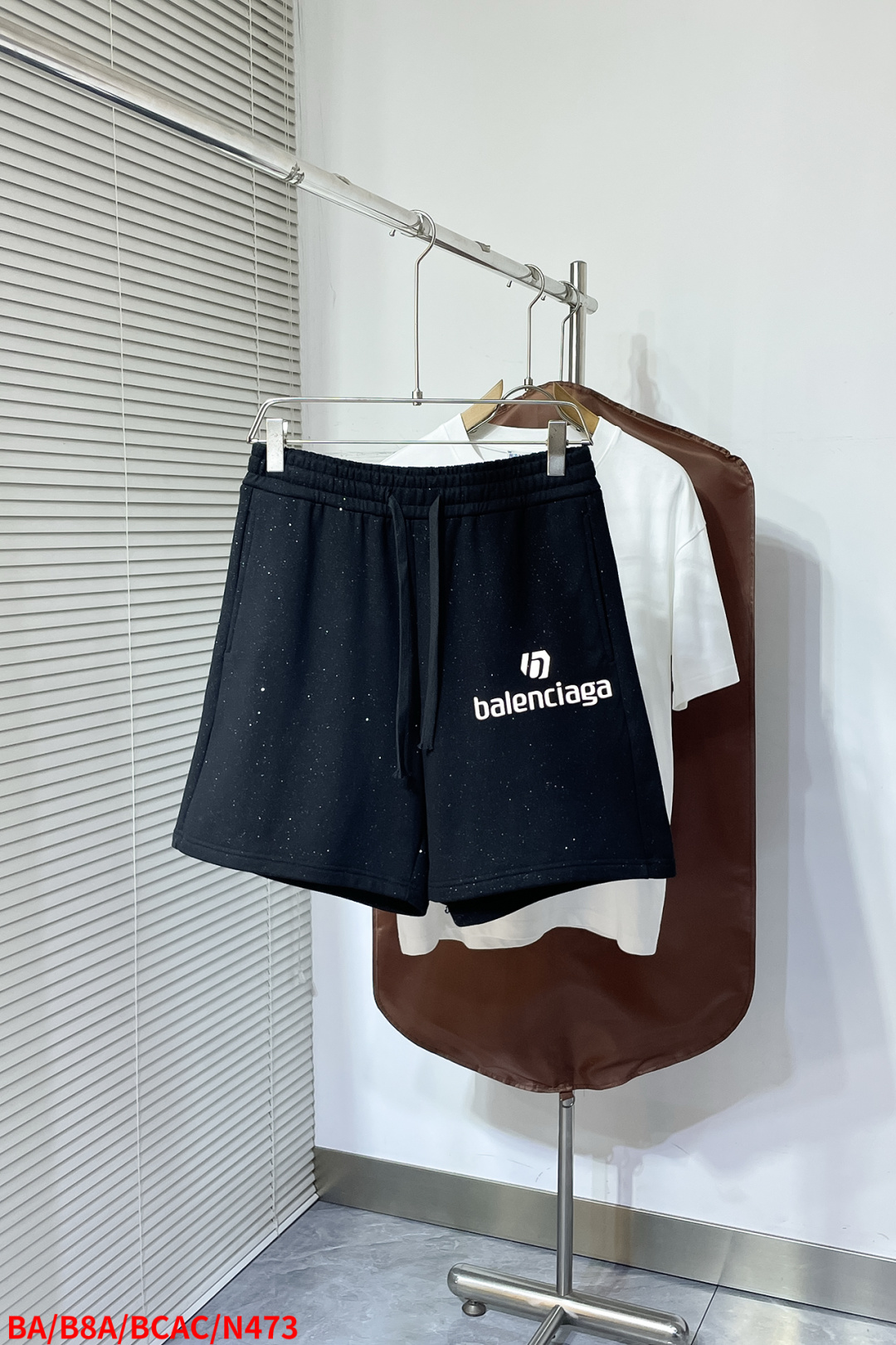 NO:432182,N473 BA Balenciaga Spring and Summer New Shorts This minimalist expresses a modern attitude. Face cloth 63.1 cotton 36.9 polyester Qianwei Ultra-thin composite fabric, the overall texture is stronger, carries the innovative spirit, the iconic enamel logo adds the finishing touch S-XL, complete three standards,,balenciaga, shorts,alexander wang19860909N473 BA 巴黎世家 春夏新款短裤 这款极简表达现代态度.面布63.1棉36.9聚酯倩维 超薄复合面料 整体更显质感有力 承载创新精神, 标志性的涂珐琅徽标平添点睛之笔 尺码S-XL 三标齐全,,balenciaga,shorts,alexander wang,Men's clothing