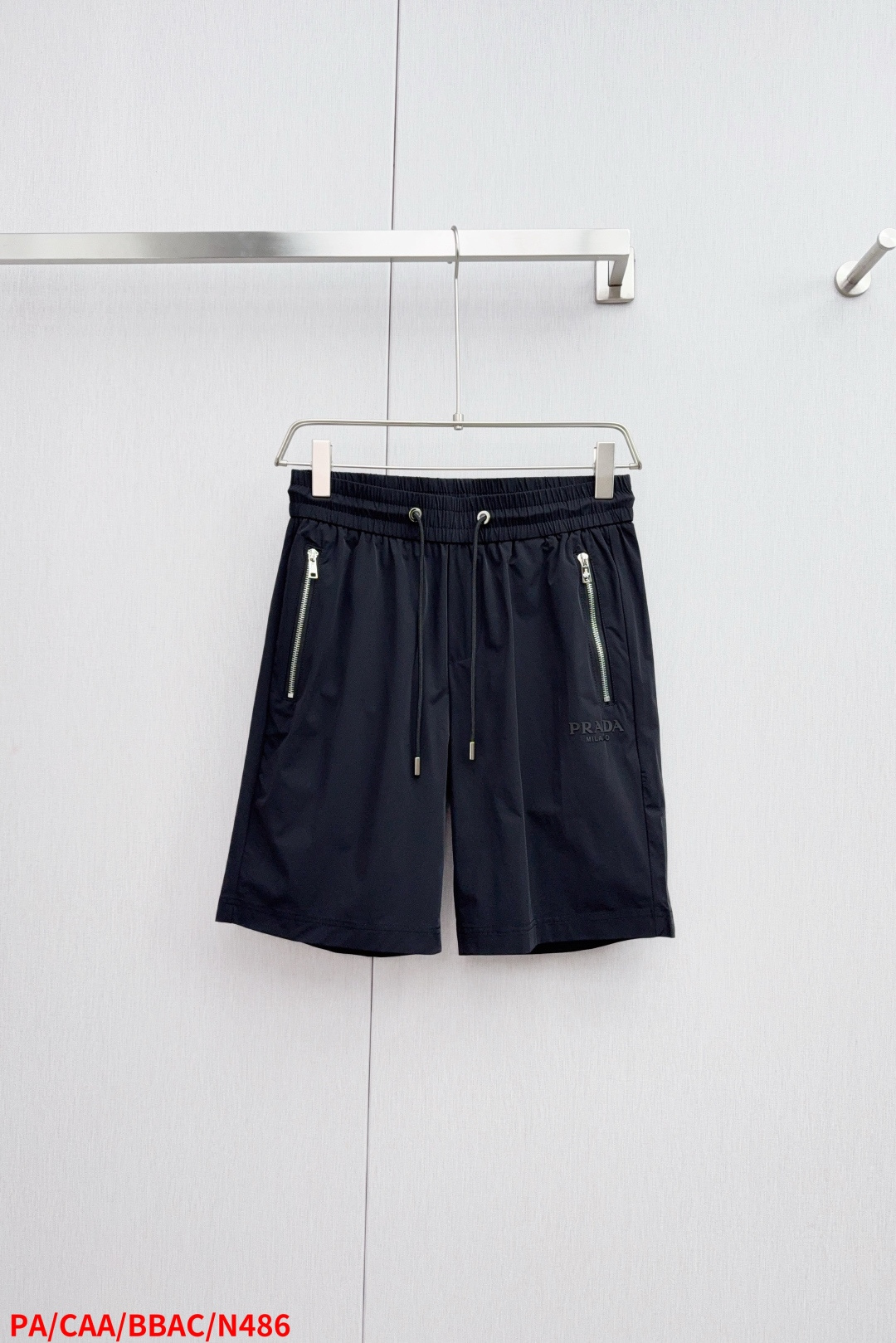 NO:429785,N486 PA Prada New style is coming 2025 spring and summer new casual pants and shorts, imported high-density custom fabric, comfortable, soft and skin-friendly, straight and not easy to wrinkle, simple and clear, super versatile, super fashionable and versatile, straight and stylish, a must-have for the wardrobe!  Suitable for any occasion, size M-3XL, prada, shorts, alexander wang19860909N486 PA 普拉达 新款来袭 2025春夏新款休闲裤短裤,进口高密度定制面料,舒适柔软亲肤,笔挺不易起皱,简单明了,超级百搭上身效果超级棒时尚百搭,笔挺有型,衣橱必备！适合任何场合穿着,码数M-3XL,,prada,shorts,alexander wang,Men's clothing