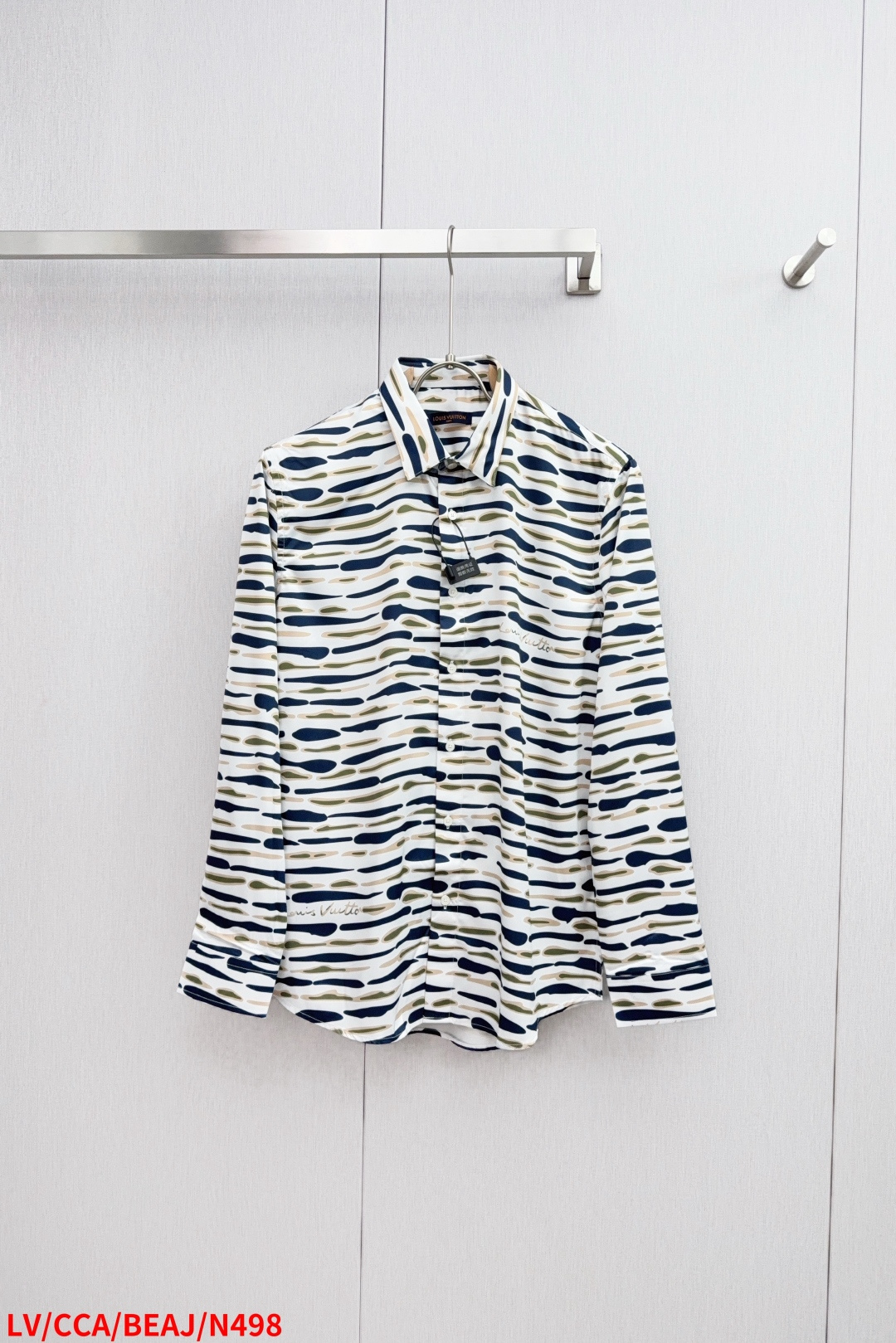 NO:429767,N498 LV Louis Vuitton The latest spring must-have shirt for men, natural cotton, comfortable and breathable, original single product, original fabric, soft and comfortable, high-end and luxurious upper body, sufficiently styled class, this shirt is proud to make you satisfied and face! Size 38-42 The next day,,louis vuitton,louis vuitton,shirts,alexander wang19860909N498 LV 路易威登 最新春款男士必备款衬衫,天然棉,舒服透气,原单狠货,原版面料,柔软舒适,上身高端又奢华,足够场面的档次,这款衬衫无不骄傲的让你满意有面子! 尺码38-42 隔天,,louis vuitton,louis vuitton,shirts,alexander wang,Men's clothing