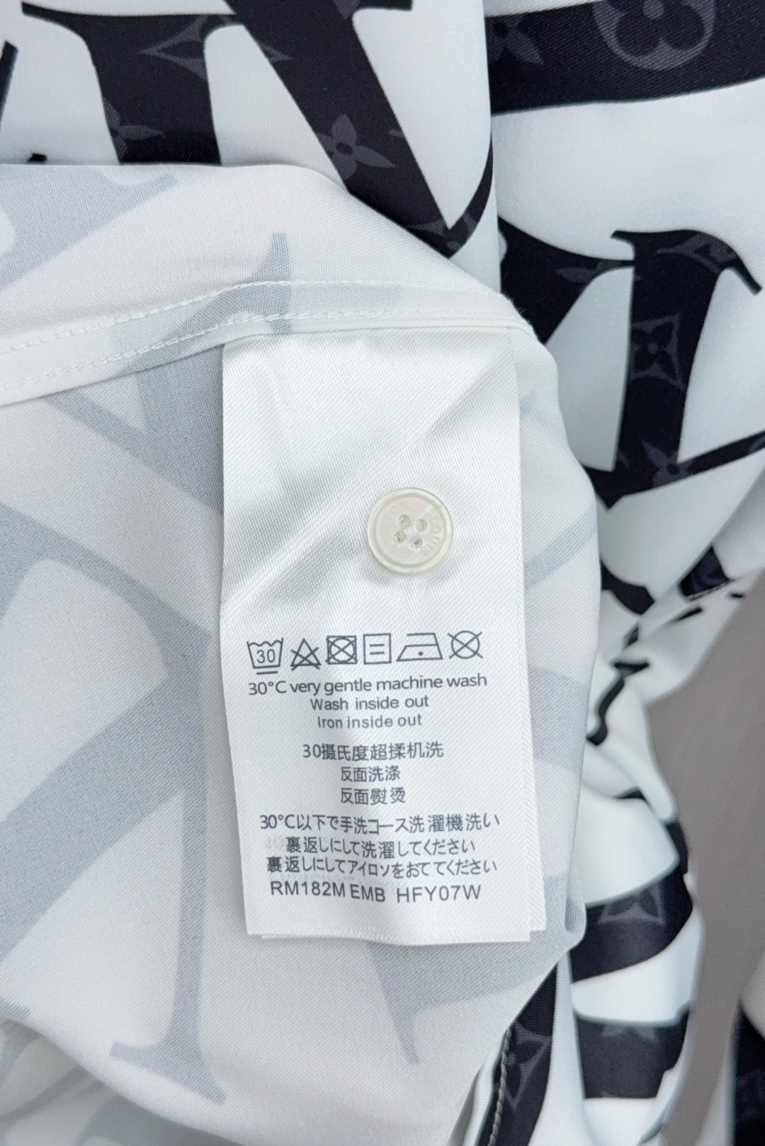 Luxurious Natural Cotton Shirt: Valentino’s Spring Must-Have for Men. - 图片 9