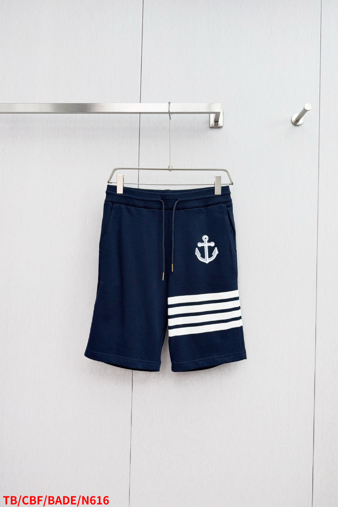 NO:442856,N616 TB new anchor printed color woven four-bar casual shorts anchor embroidered shorts. Combed pure cotton ring spinning, tight three-dimensional, customized rotating trouser rope, strong texture, comfortable and breathable upper body, concave and styling three-dimensional feeling, casual and loose, color gray, navy blue, 0.1.2.3.4.5, complete three standards, shorts, alexander wang19860909N616 TB 新款船锚印花色织四杠休闲短裤 船锚刺绣短裤.精梳纯棉环纺纱,版型紧致立体,定制可旋转裤绳五金质感强,上身舒适透气,凹凸有型的立体感,休闲宽松, 颜色灰色、藏青 码数0.1.2.3.4.5码 三标齐全,,shorts,alexander wang,Men's clothing