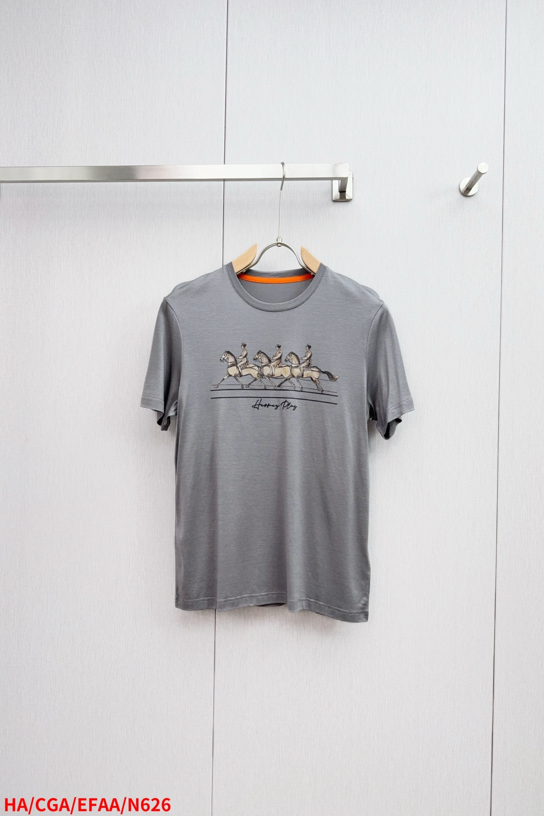 NO:444969,N626 HA Hermes Top quality 2025 new short-sleeved products!  Selected top-grade original fabrics, soft touch. Top imported private goods, fashionable design, trendy short-sleeved, undeniable quality, excellent effect on the upper body, the same style as the luxury official website!  Size M-3XL the next day, hermes, T-shirt,alexander wang19860909N626 HA 爱马仕 顶级品质 2025款新品短袖！精选顶级原版面料,手感柔软.顶级进口私货,时尚设计潮流短袖,不失奢华 品质毋庸置疑 上身效果超赞,奢华官网同款！尺码M-3XL 隔天,,hermes,T-shirt,alexander wang,Men's clothing