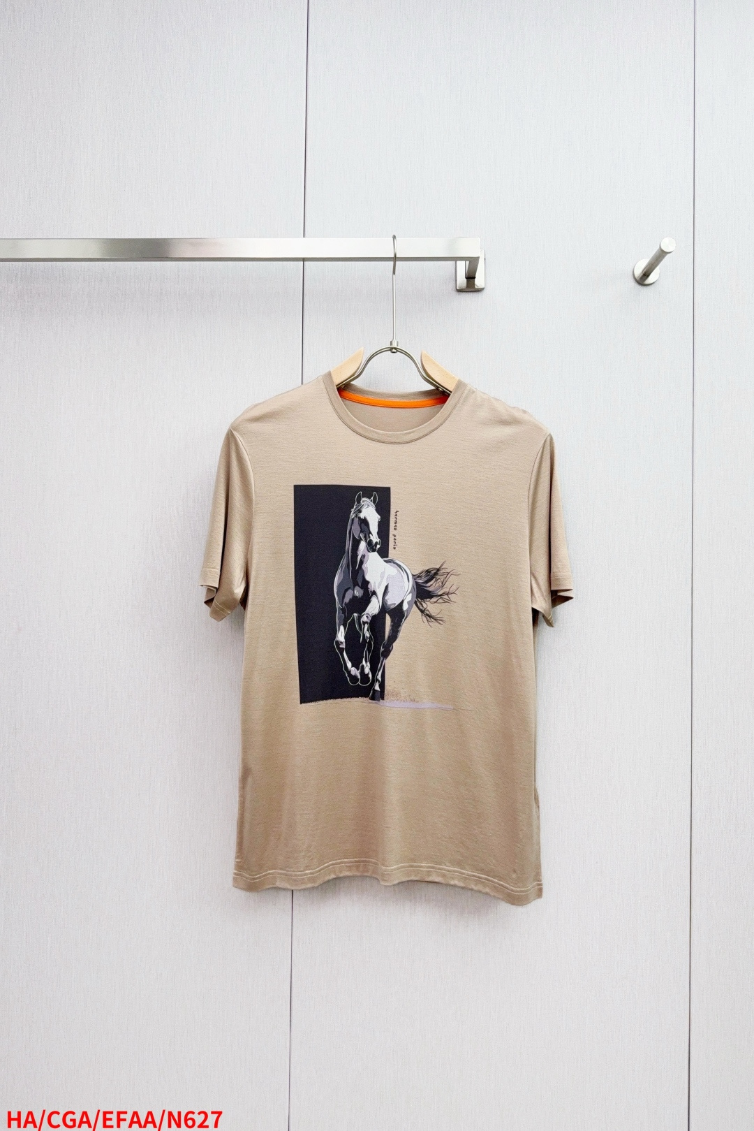 NO:444988,N627 HA Hermes Top quality 2025 new short-sleeved products!  Selected top-grade original fabrics, soft touch. Top imported private goods, fashionable design, trendy short-sleeved, undeniable quality, excellent effect on the upper body, the same style as the luxury official website!  Size M-3XL the next day, hermes, T-shirt,alexander wang19860909N627 HA 爱马仕 顶级品质 2025款新品短袖！精选顶级原版面料,手感柔软.顶级进口私货,时尚设计潮流短袖,不失奢华 品质毋庸置疑 上身效果超赞,奢华官网同款！尺码M-3XL 隔天,,hermes,T-shirt,alexander wang,Men's clothing