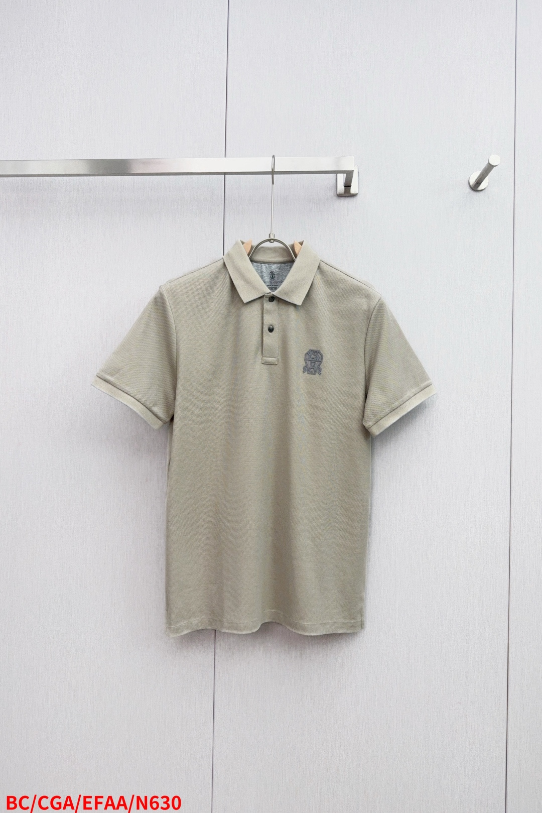 NO:444975,N630 BC 2025 spring and summer new shirt business casual lapel short sleeves, the exquisitely integrated tailoring style sets off a minimalist design style, revealing the elegant style at a glance!  High gram weight 260g pure cotton bead floor fabric, quality first, the material will never disappoint, the cloth surface is fine and smooth, soft and skin-friendly, full cotton, elastic, high-end body and crisp and stylish, size M-3XL the next day, T-shirt, alexander wang19860909N630 BC 2025春夏新款衫商务休闲翻领短袖,精致合体的剪裁版型衬托出了极简主义的设计风格,把优雅风展露的一览无余！高克重260g纯棉珠地面料,品质至上,用料永远不会让人失望,布面精细光滑,柔软亲肤,棉质饱满,附有弹力 ,上身高档的同时又挺括有型,尺码M-3XL 隔天,,T-shirt,alexander wang,Men's clothing