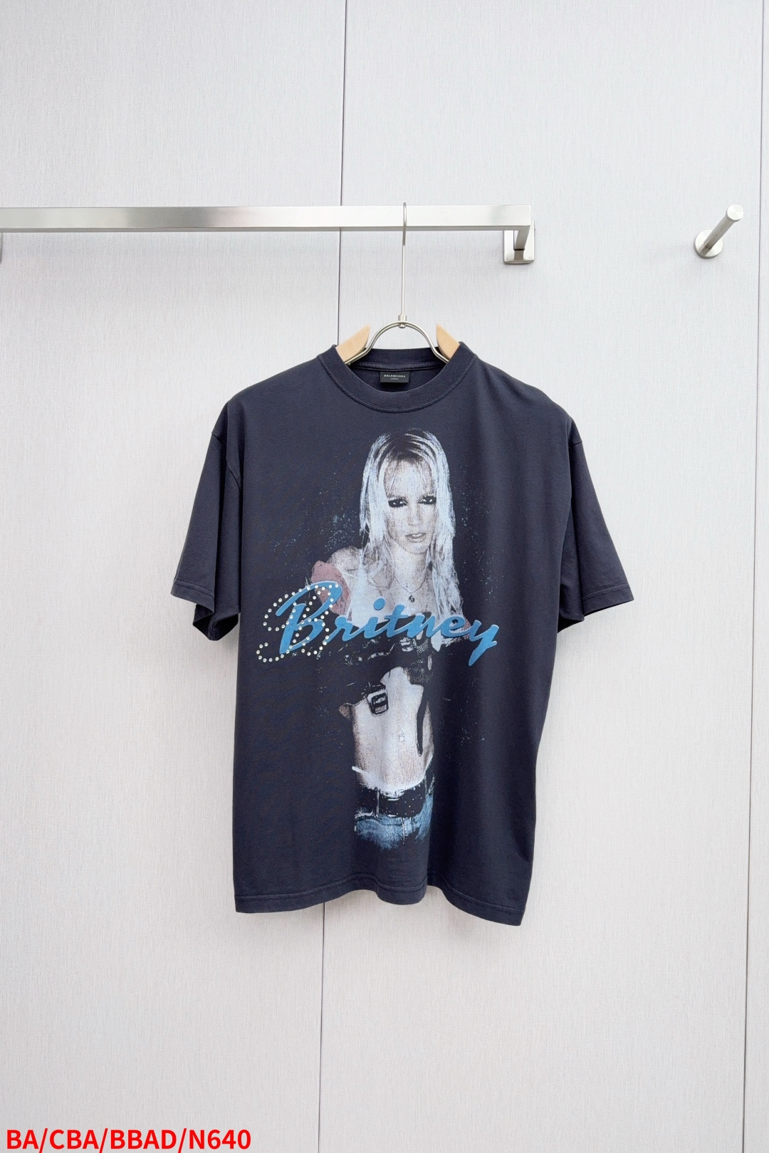 NO:445028,N640 BA Balenciaga 25ss new Balenciaga Music | Britney Spears Series faded black and blue jersey silhouette T-shirt, Balenciaga Spring 2026 Series!  Number of codes 1.2.3.4 Complete three standards, ,balenciaga,balenciaga,tees,t-shirt,alexander wang19860909N640 BA巴黎世家 25ss新款Balenciaga Music | Britney Spears Series褪色黑色和蓝色平纹针织廓形T恤,Balenciaga 2026春季系列！ 码数1.2.3.4 三标齐全,,balenciaga,balenciaga,tees，t-shirt,alexander wang,Men's clothing