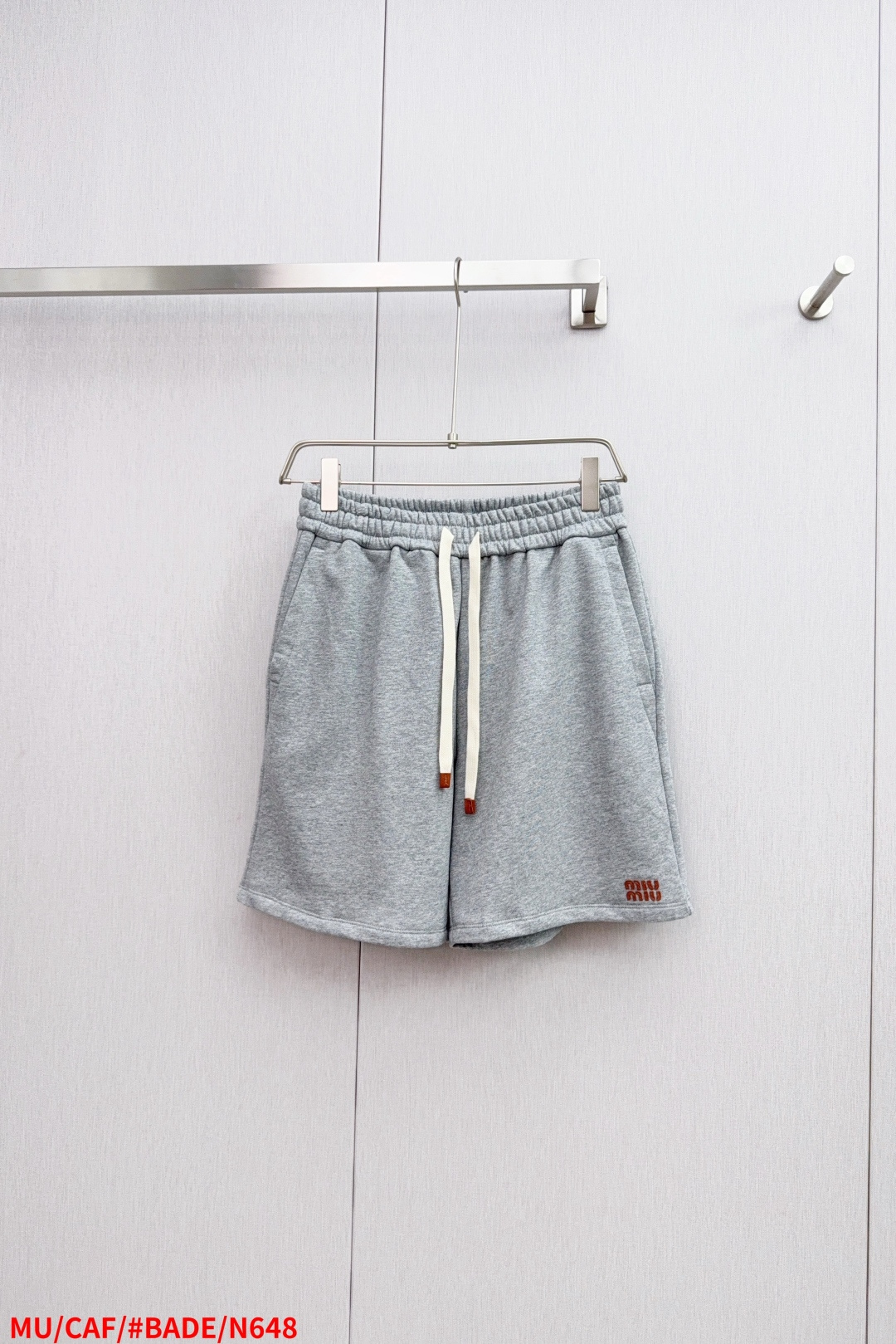 NO:445029,N648 MUMIU MIU fleece letter logo casual shorts using 400g double strand terry sweatshirt material, imported embroidery, fabric fermented washing. Customized rope sizes m l xl full three standards the next day,,miumiu,hoodie,sweatshirts,shorts,alexander wang19860909N648 MUMIU MIU 抓绒字母徽标休闲短裤 采用400克双股毛圈卫衣料,进口刺绣,面料酵洗.定制绳子 sizes m l xl 三标齐全 隔天,,miumiu,hoodie,sweatshirts,shorts,alexander wang,Men's clothing