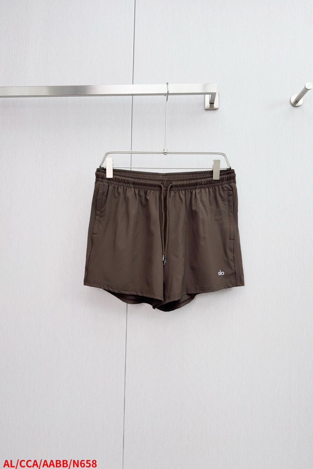 NO:444958,N658 ALalo 2025 spring and summer new jogging speed drying shorts, the most casual fashion aesthetic, original pants with casual and versatile upper body, casual and lazy style, high-end custom quick-drying fabric, customized craftsmanship, classic logo simple, comfortable and comfortable. High-end and atmospheric, can match all T-shirts. Hei code M-3XL complete three standards, shorts, tees, t-shirt, alexander wang19860909N658 ALalo 2025春夏季新款慢跑速干短裤,最休闲的时尚美学,原版裤型上身休闲百搭、随性慵懒范,高级定制速干面料,订制工艺 经典logo简约,舒适感爆棚.高端大气,可通搭一切T恤. hei码数M-3XL 三标齐全,,shorts,tees，t-shirt,alexander wang,Men's clothing