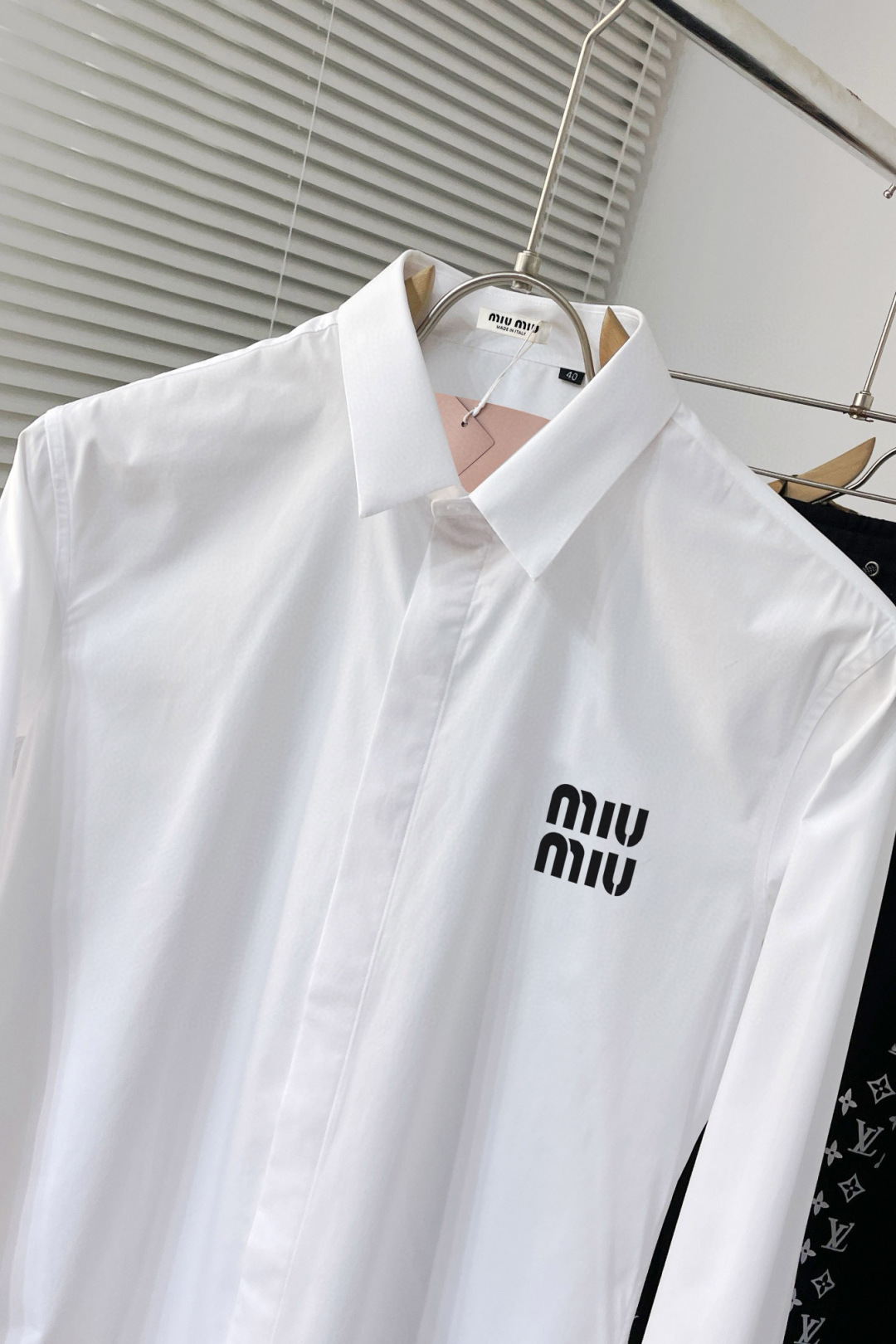 Luxury Long-Sleeve Cotton Shirt by MIU MIU with Original Soft Fabric. - 图片 4