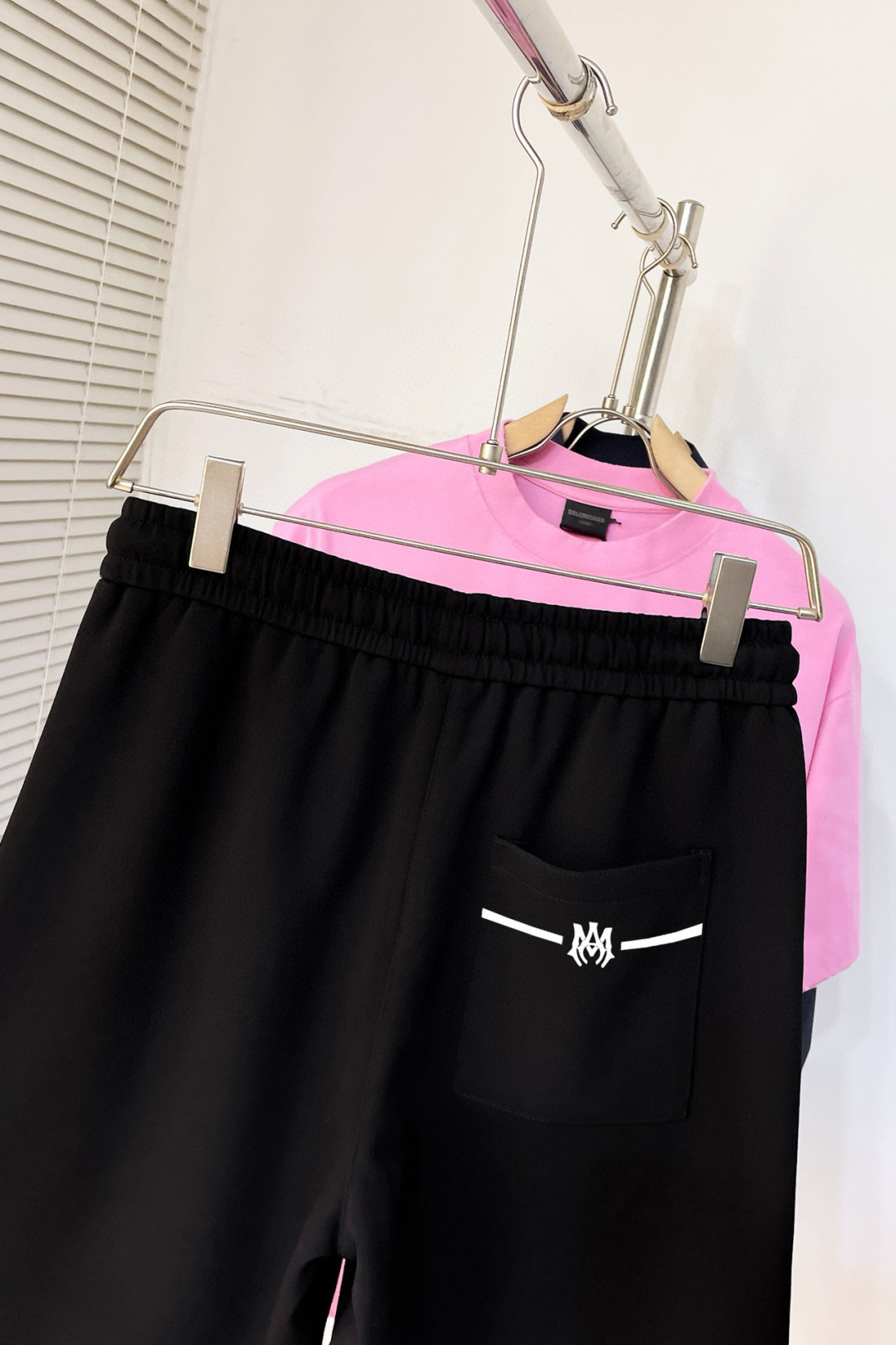 McQueen 25 Spring Summer New Pants: Modern Attitudes, Quality Fabric, Innovative Design - 图片 8