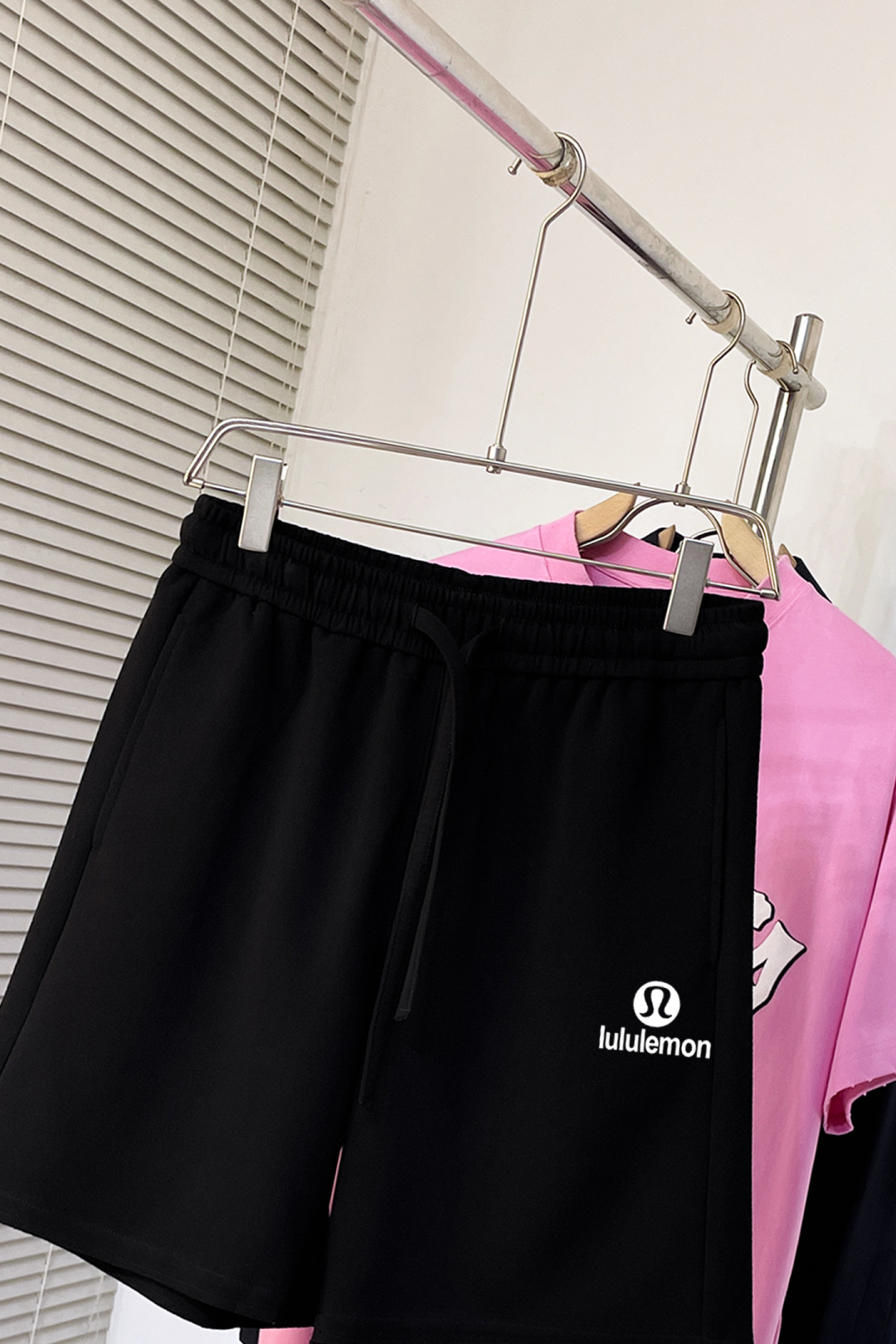 Lulem Spring/Summer Shorts: Modern, Innovative, Quality Fabric, Emblem Detail, Various Sizes - 图片 4