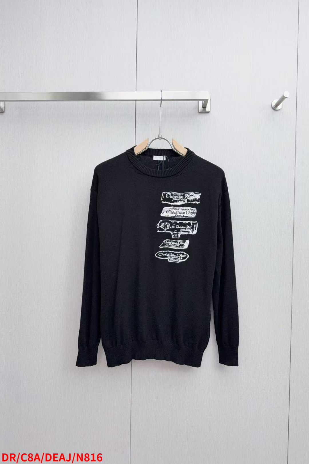 Dior CD Archive Embroidered Sweaters: Luxurious Wool-Cotton Blend, Intricate Embroidery, Timeless Elegance - 图片 1