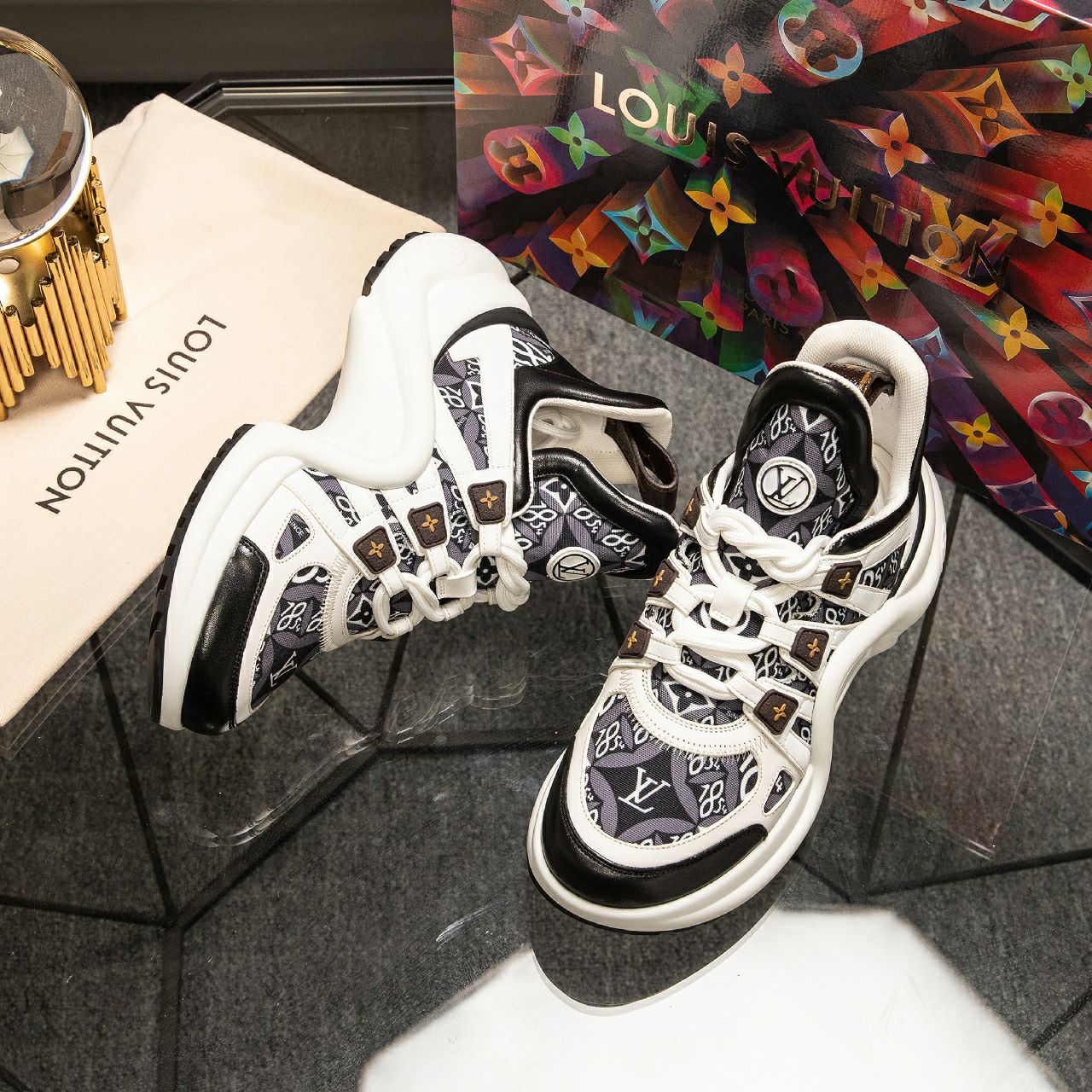 Spring/Summer 2022 LV Archlight Sneakers: Monogram Design, Detailed Features, High-End Packaging - 图片 5