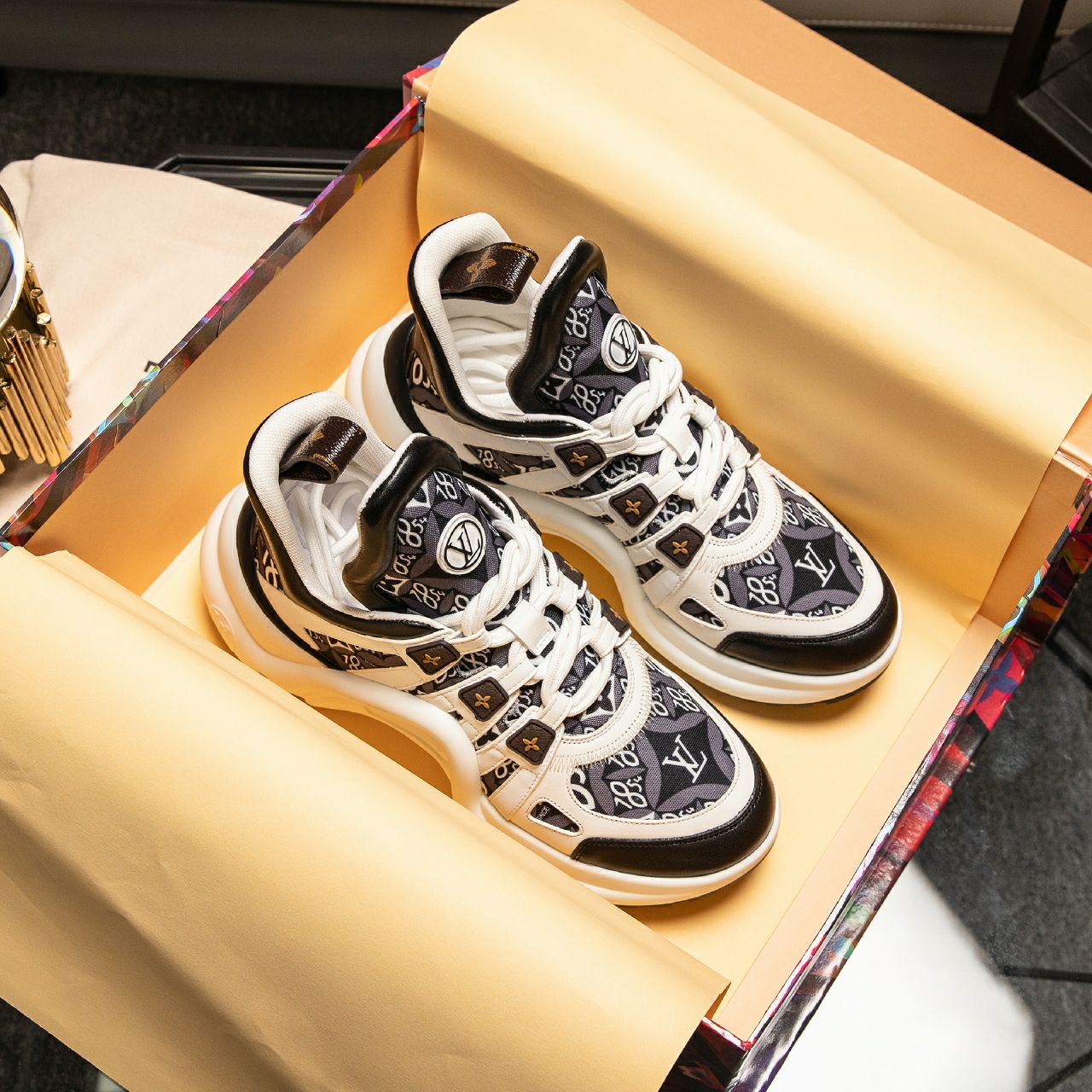 Spring/Summer 2022 LV Archlight Sneakers: Monogram Design, Detailed Features, High-End Packaging - 图片 8